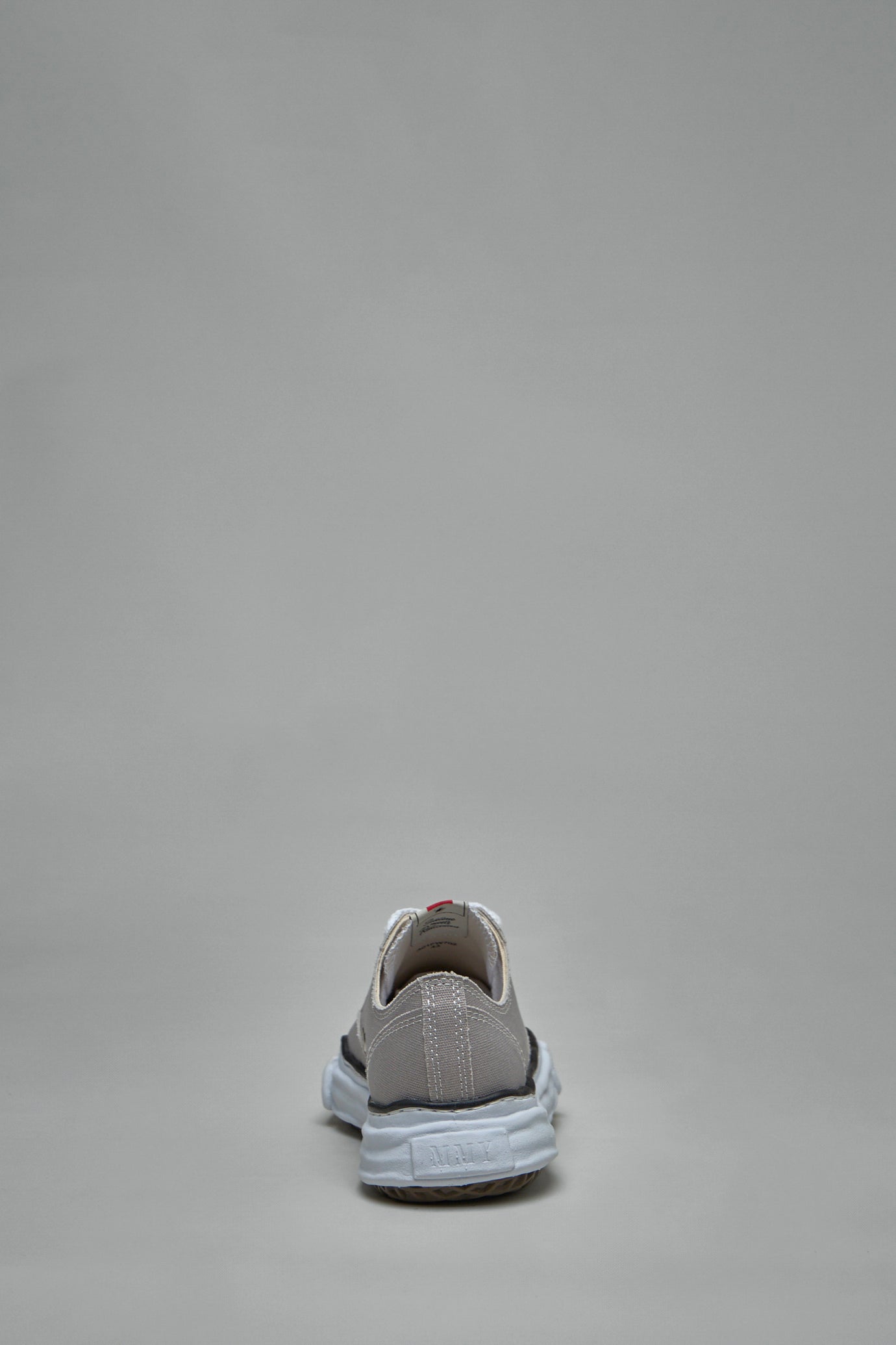 PETERSON Low Top Sneaker