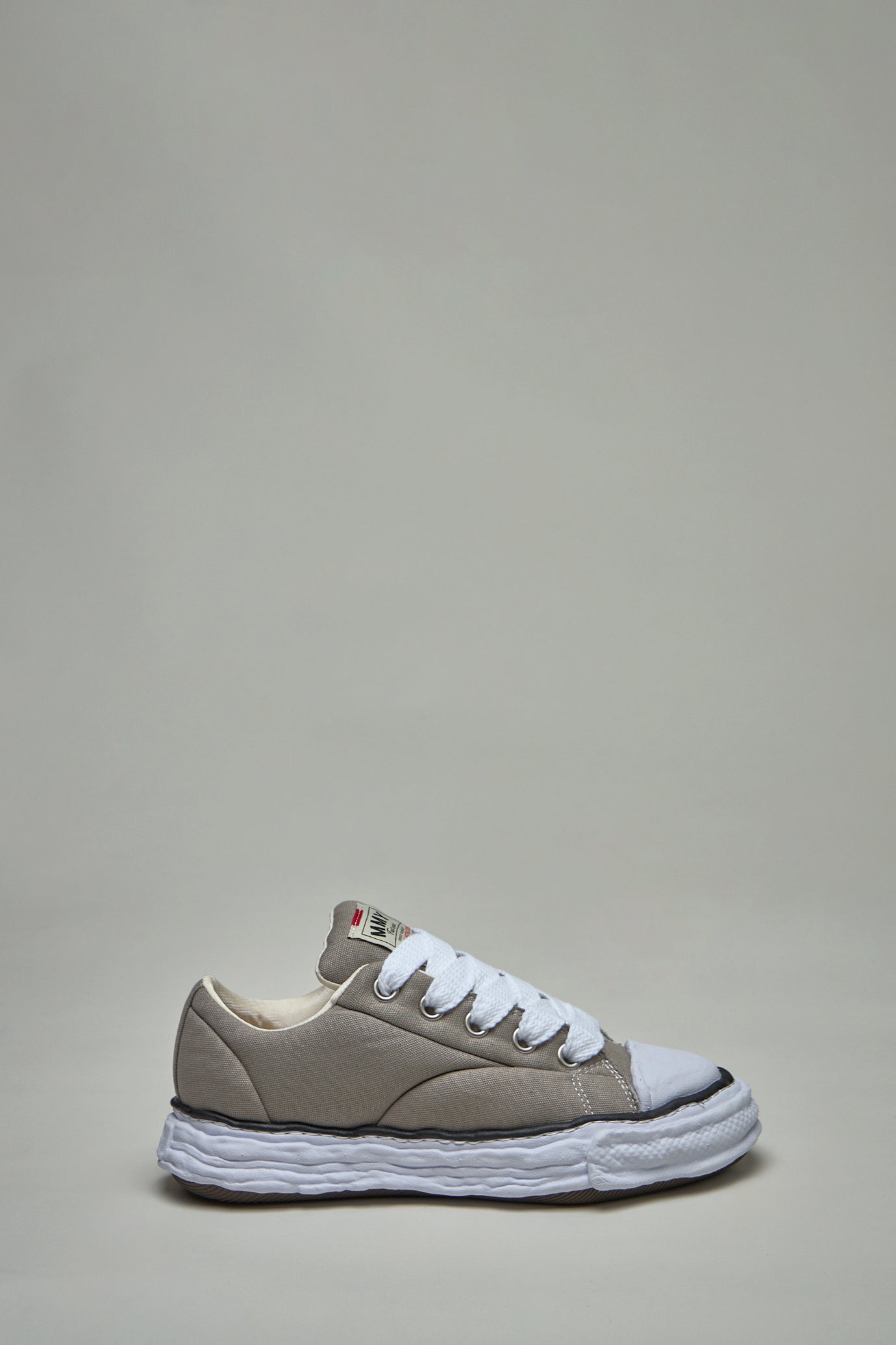 PETERSON 23 Padded Low Top Sneaker