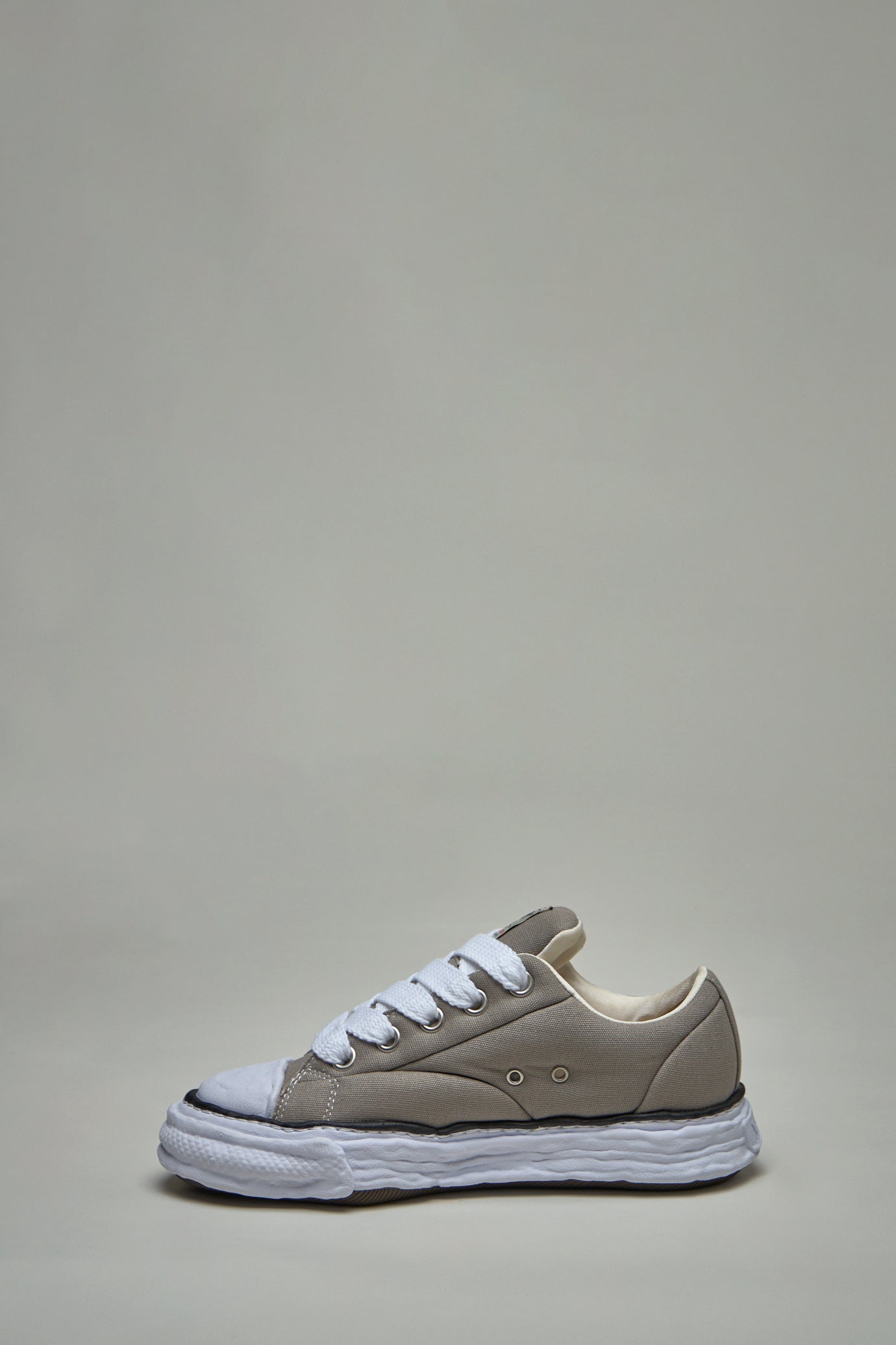 PETERSON 23 Padded Low Top Sneaker