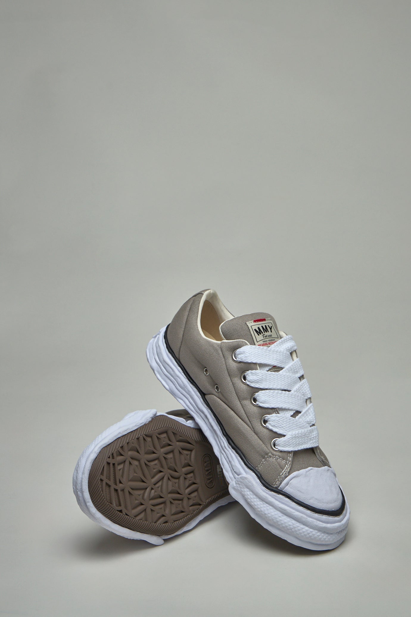 PETERSON 23 Padded Low Top Sneaker