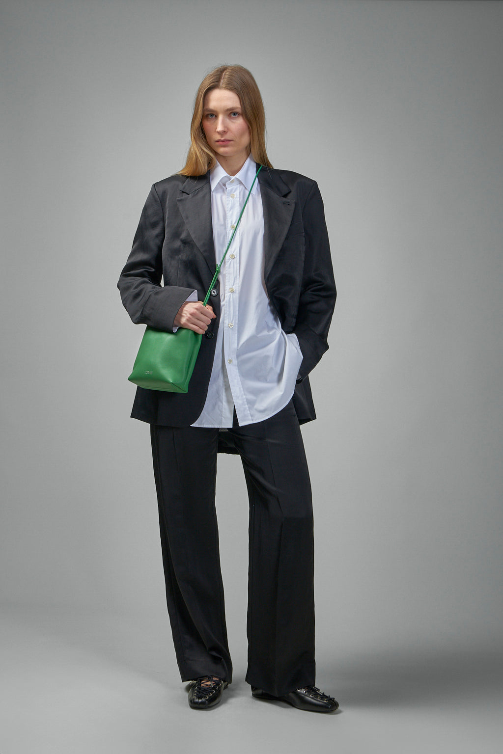 255161.15217 Cyrus Jacke aus schwarzem Satin