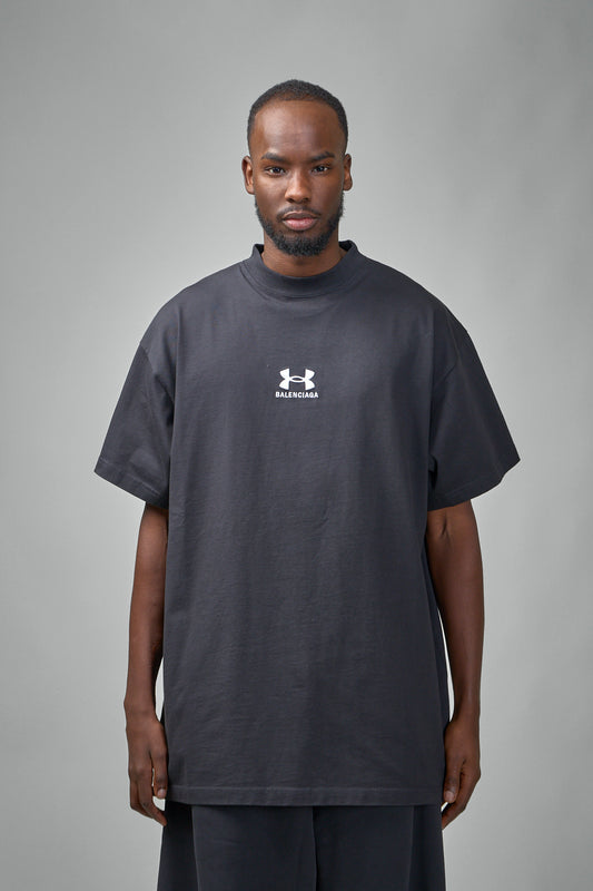 787349 TRVB7 9034 Under Armour Oversized T-Shirt/ verwaschenes Schwarz/Weiß