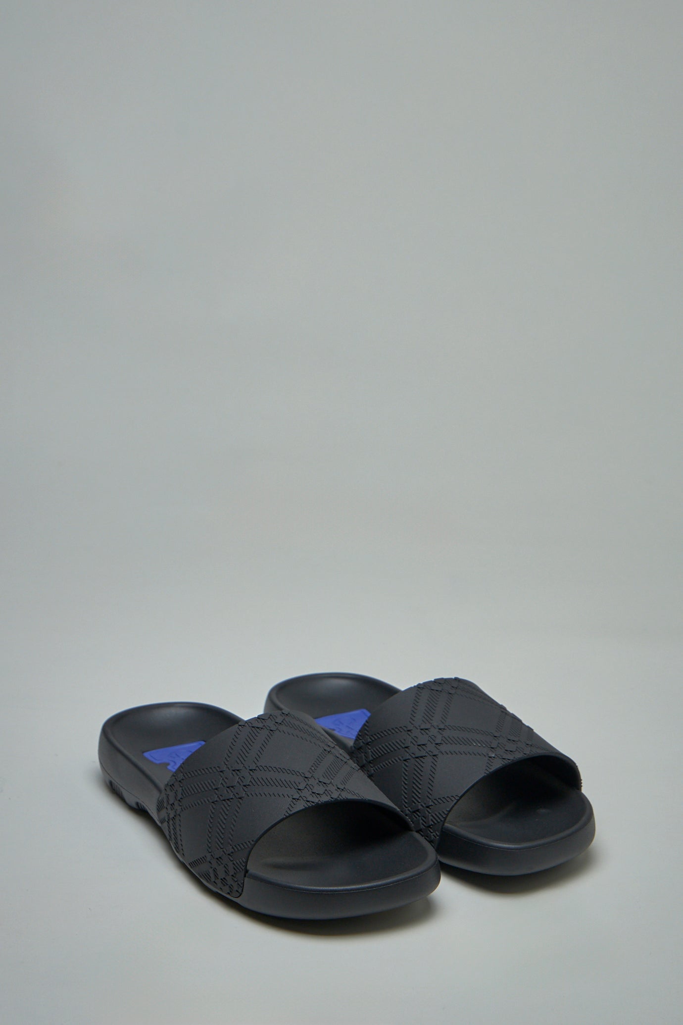 Embossed Check Dive Slides