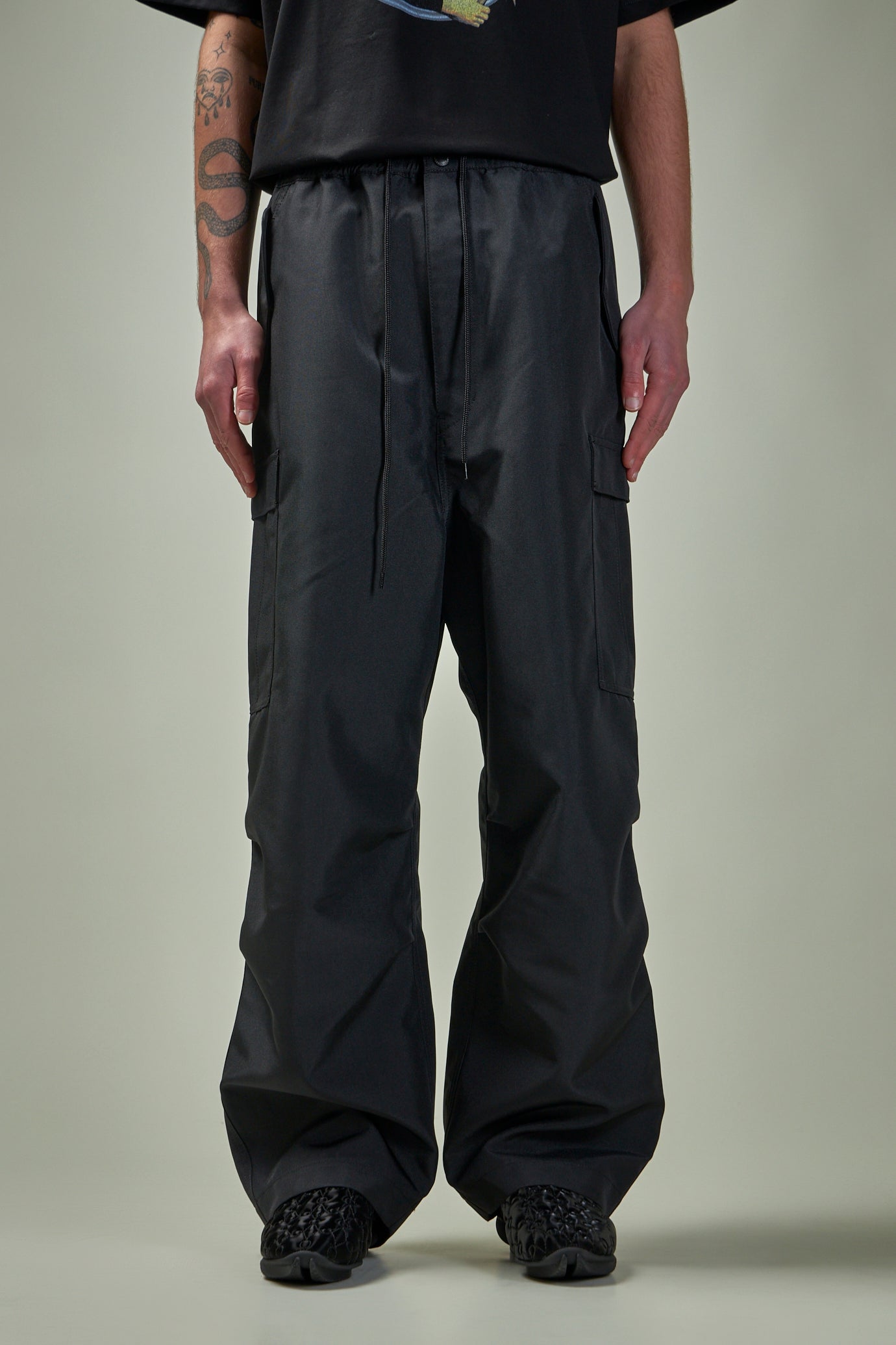 Wide-leg Cargo Trousers