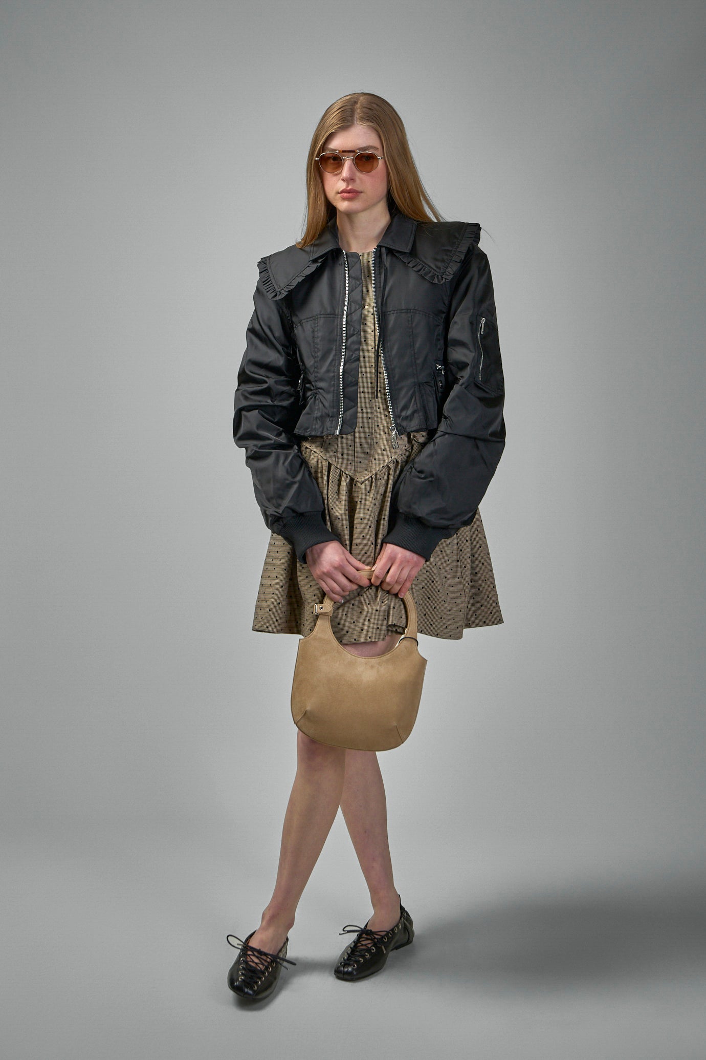 W0279 Taillierte Jacke aus Duchesse-Nylon schwarz 099
