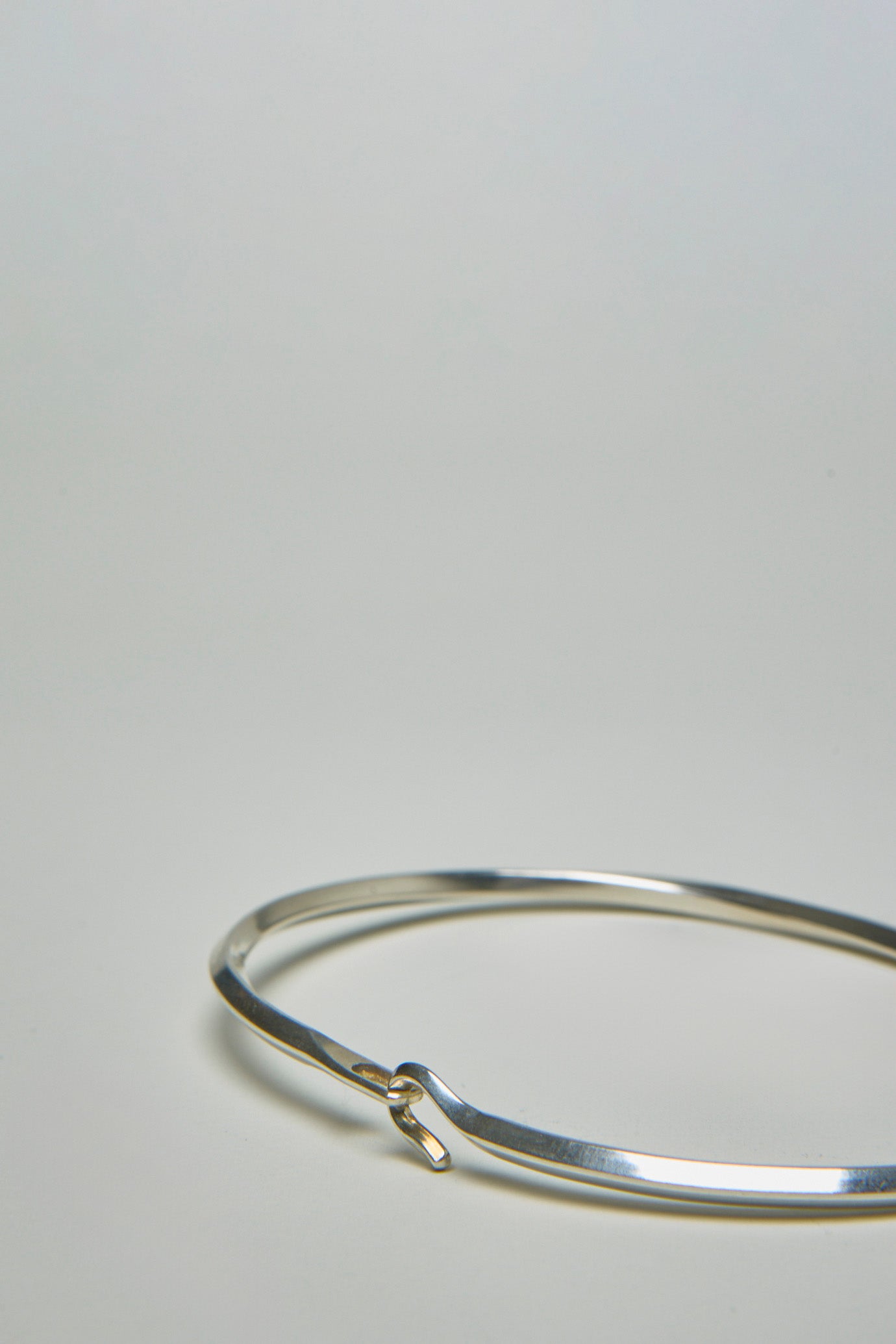 Bangle Side Hook Twisted