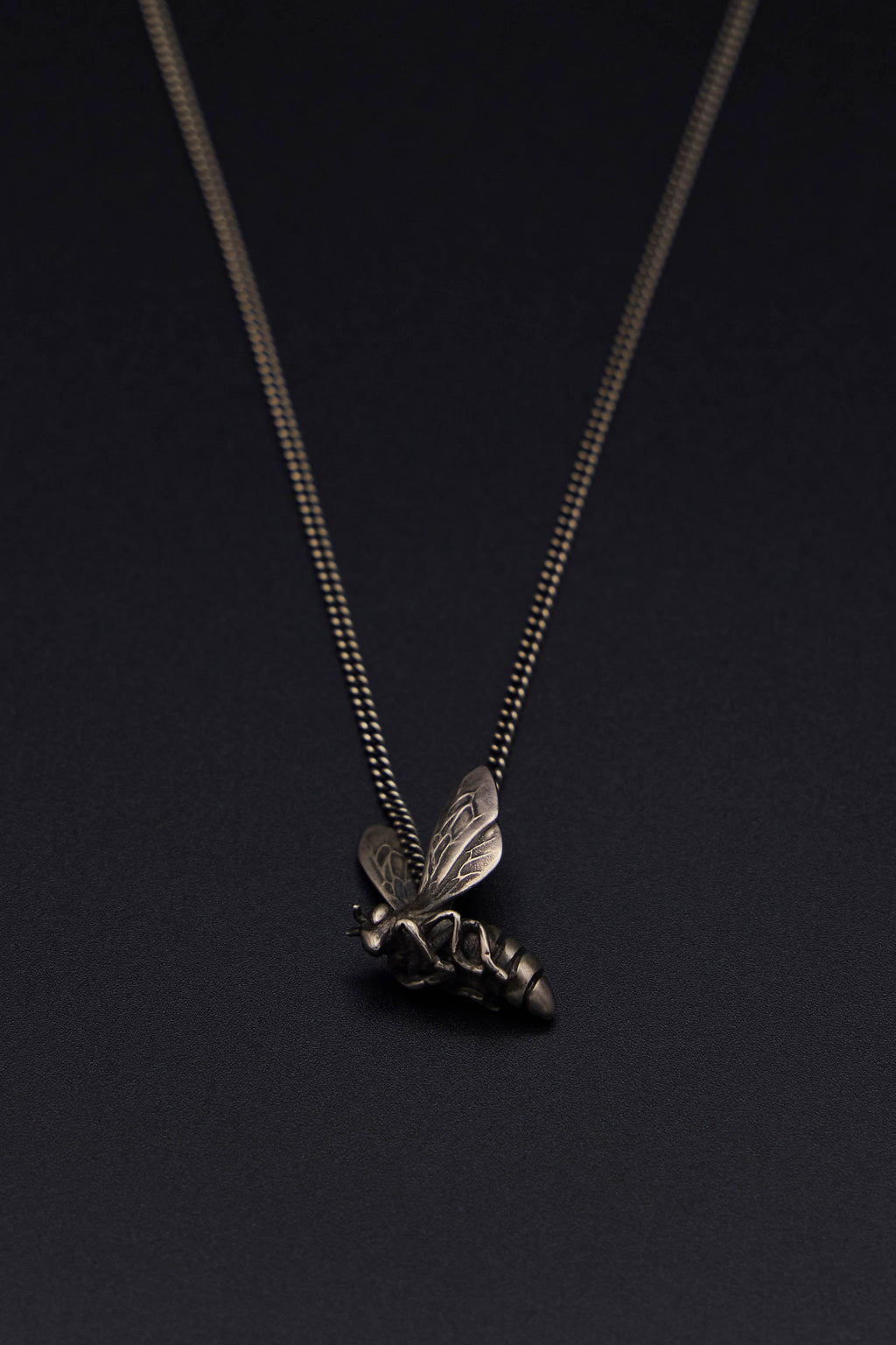 Fine Chain Bee