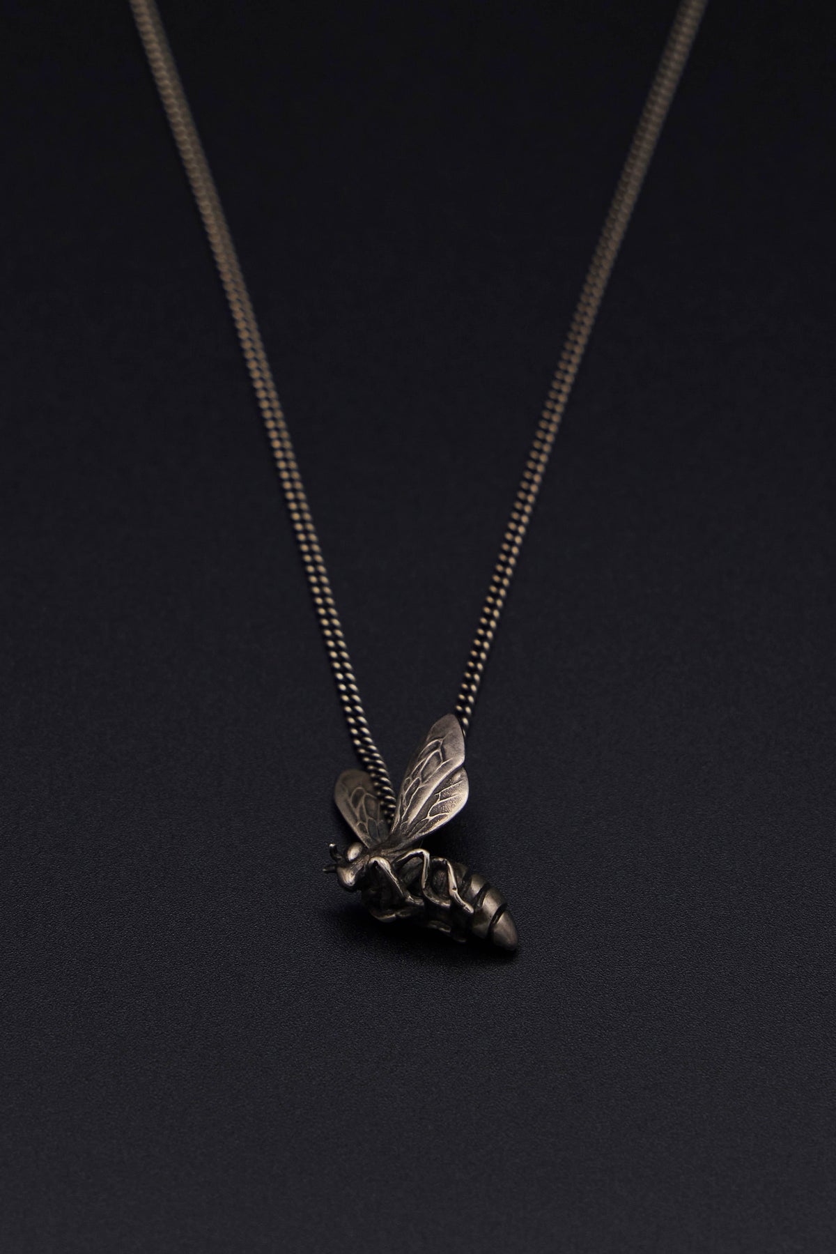 Fine Chain Bee