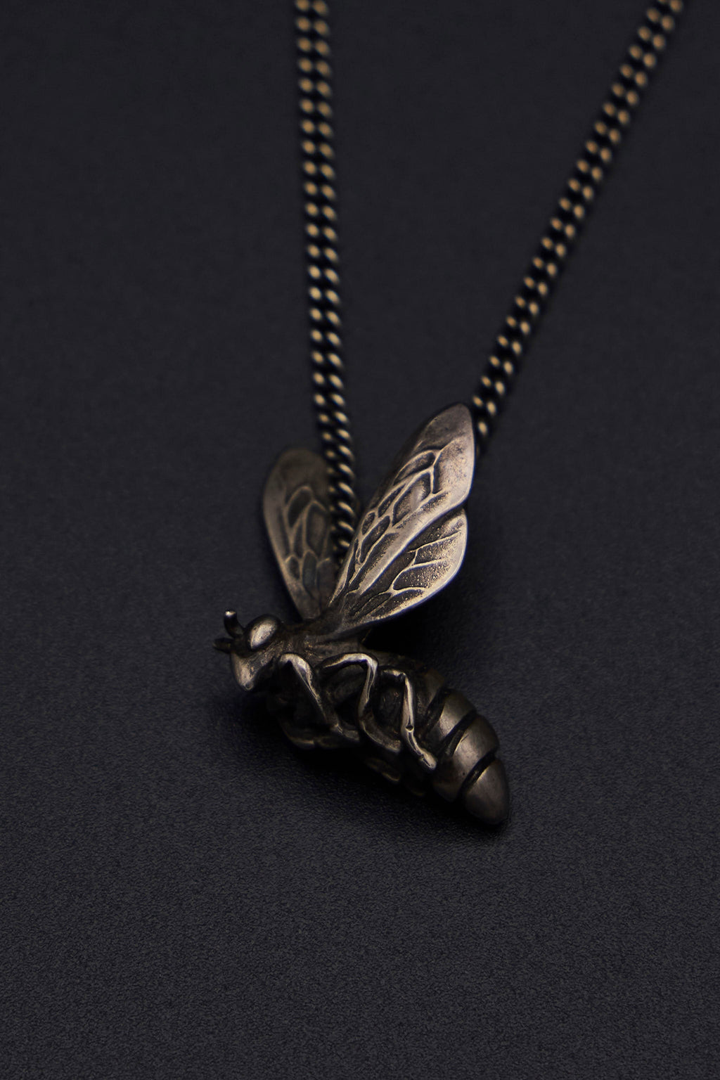 Fine Chain Bee
