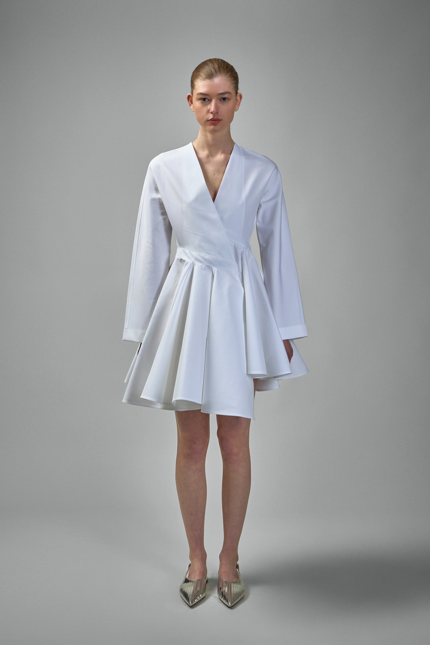 AA9R2618T447A Asymmetrisches Kleid mit Gürtel Asymmetrisches Kleid mit Gürtel aus Popeline 000 blanc