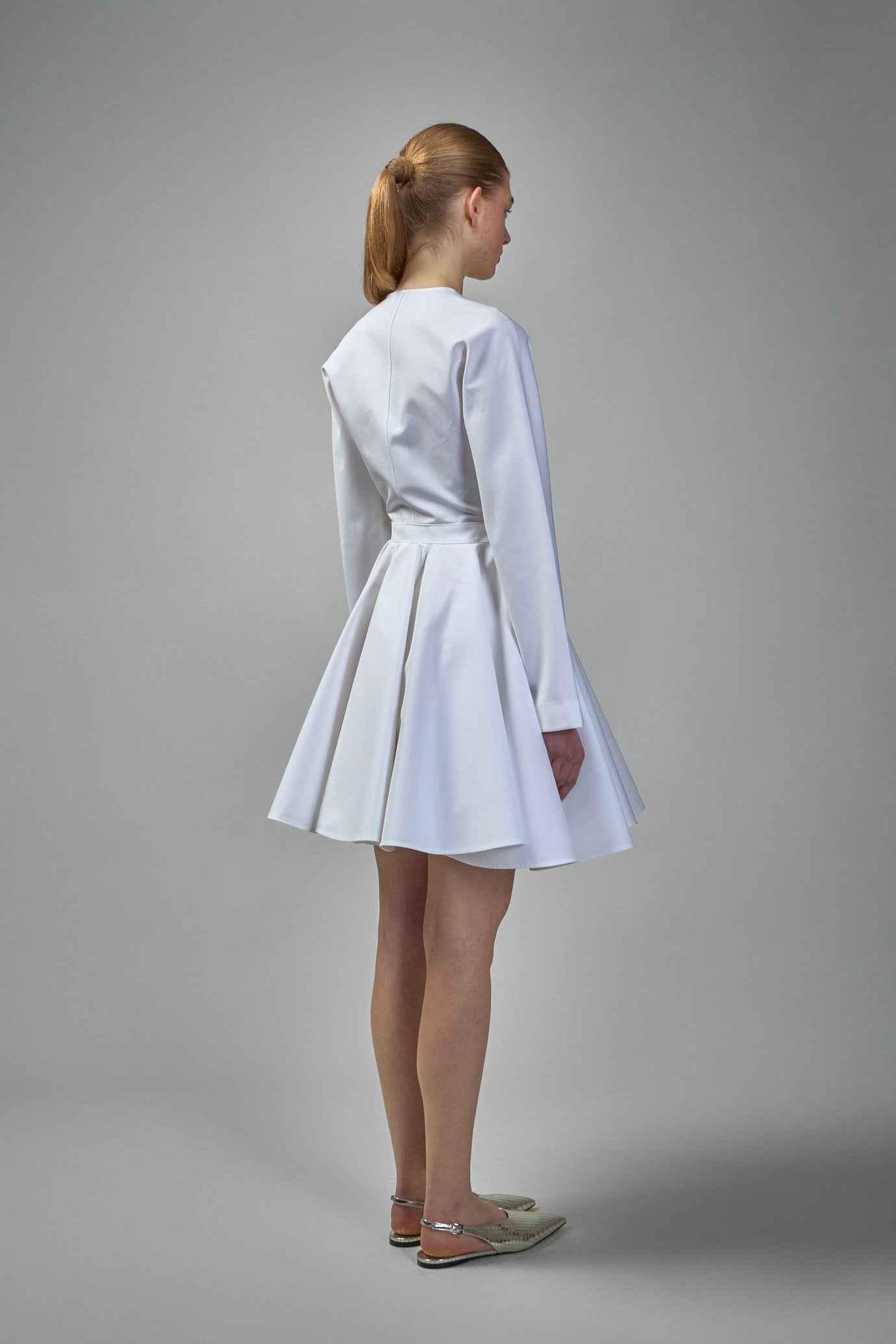 AA9R2618T447A Asymmetrisches Kleid mit Gürtel Asymmetrisches Kleid mit Gürtel aus Popeline 000 blanc