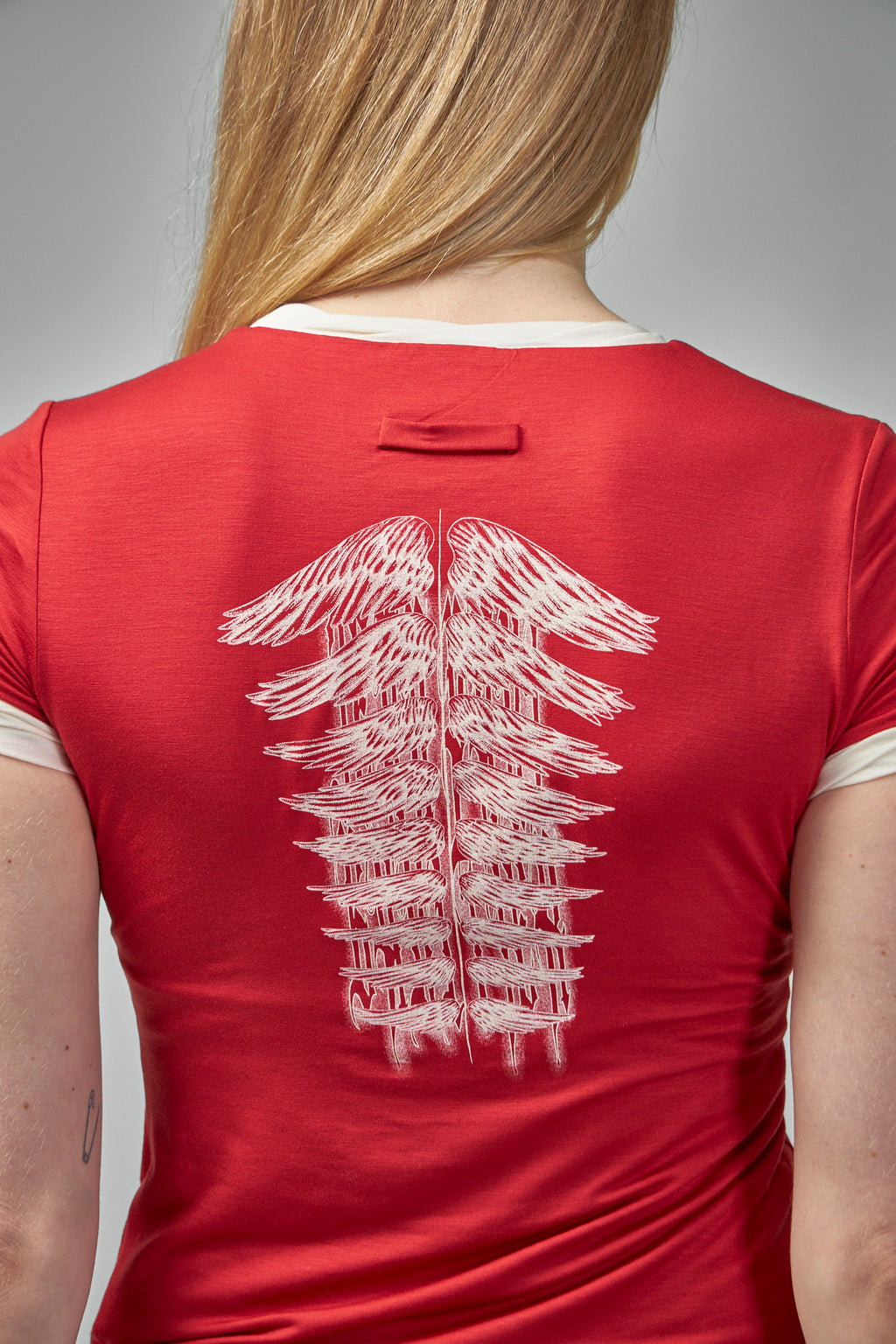 25/34-F-TS111I-J089-3003 Dünnes Jersey Baby-T-Shirt Bedruckt ''Tattoo'' 3003-rot/ecru