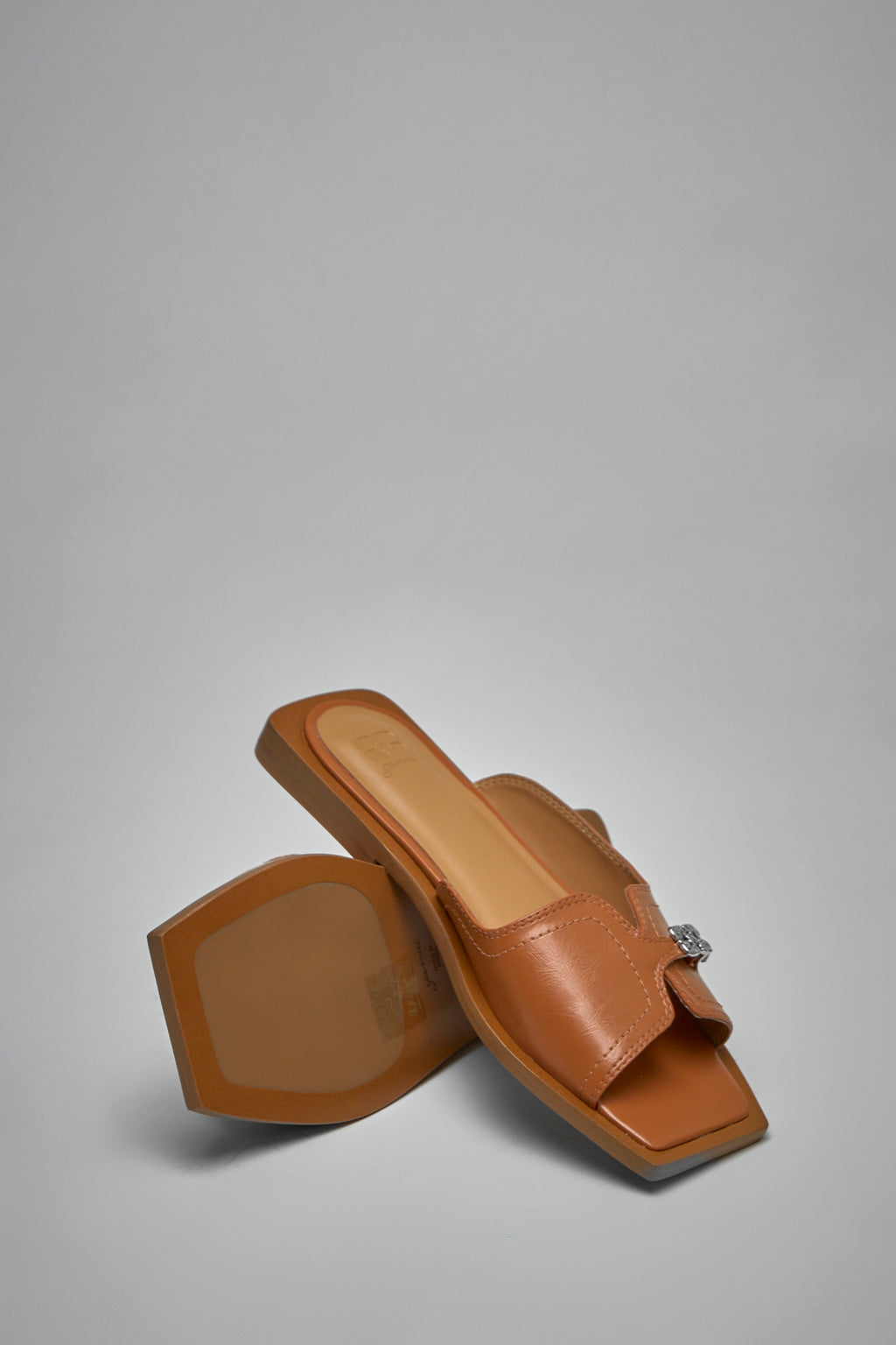 Butterfly Flat Sandal Crinkle Oleatex