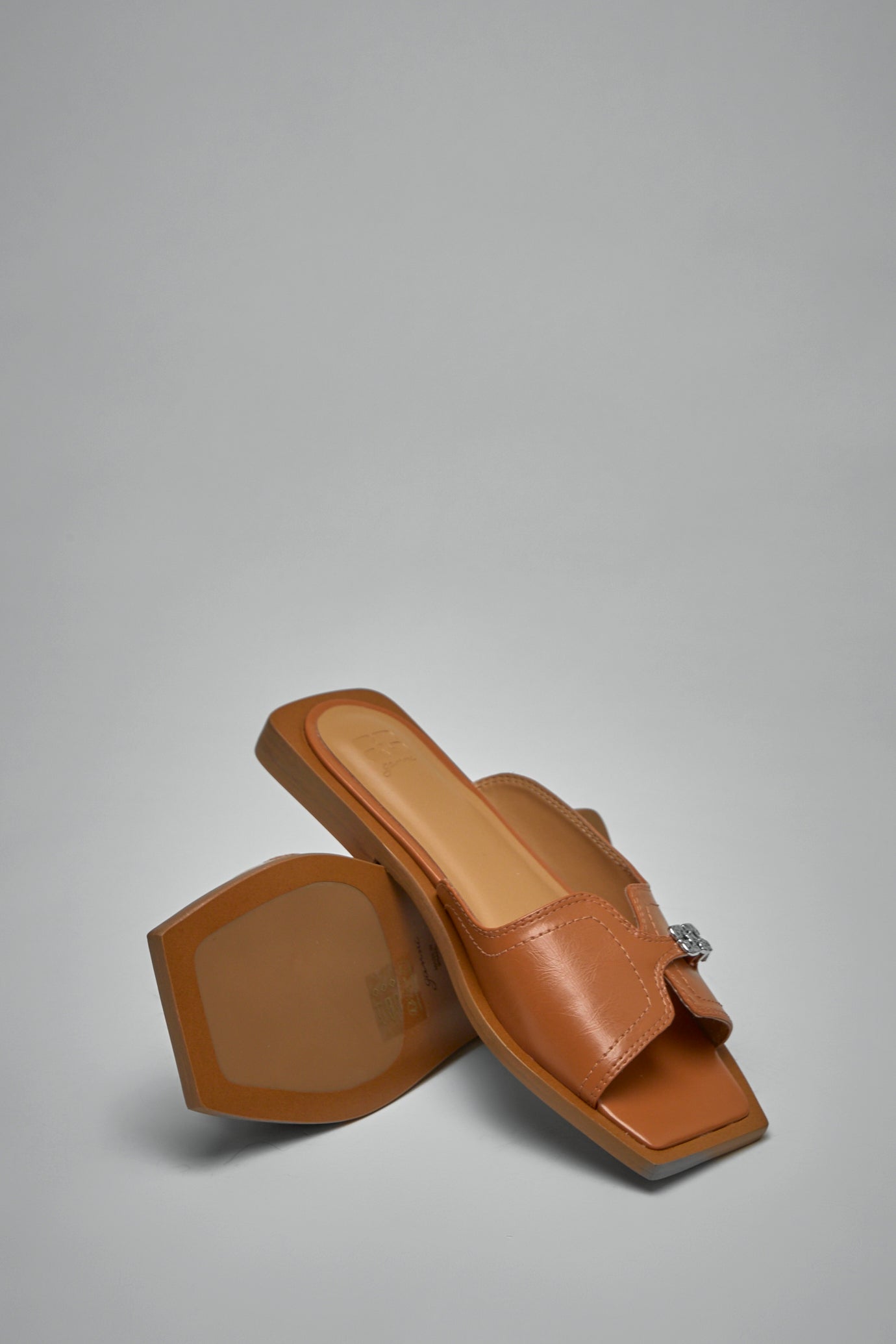 Butterfly Flat Sandal Crinkle Oleatex