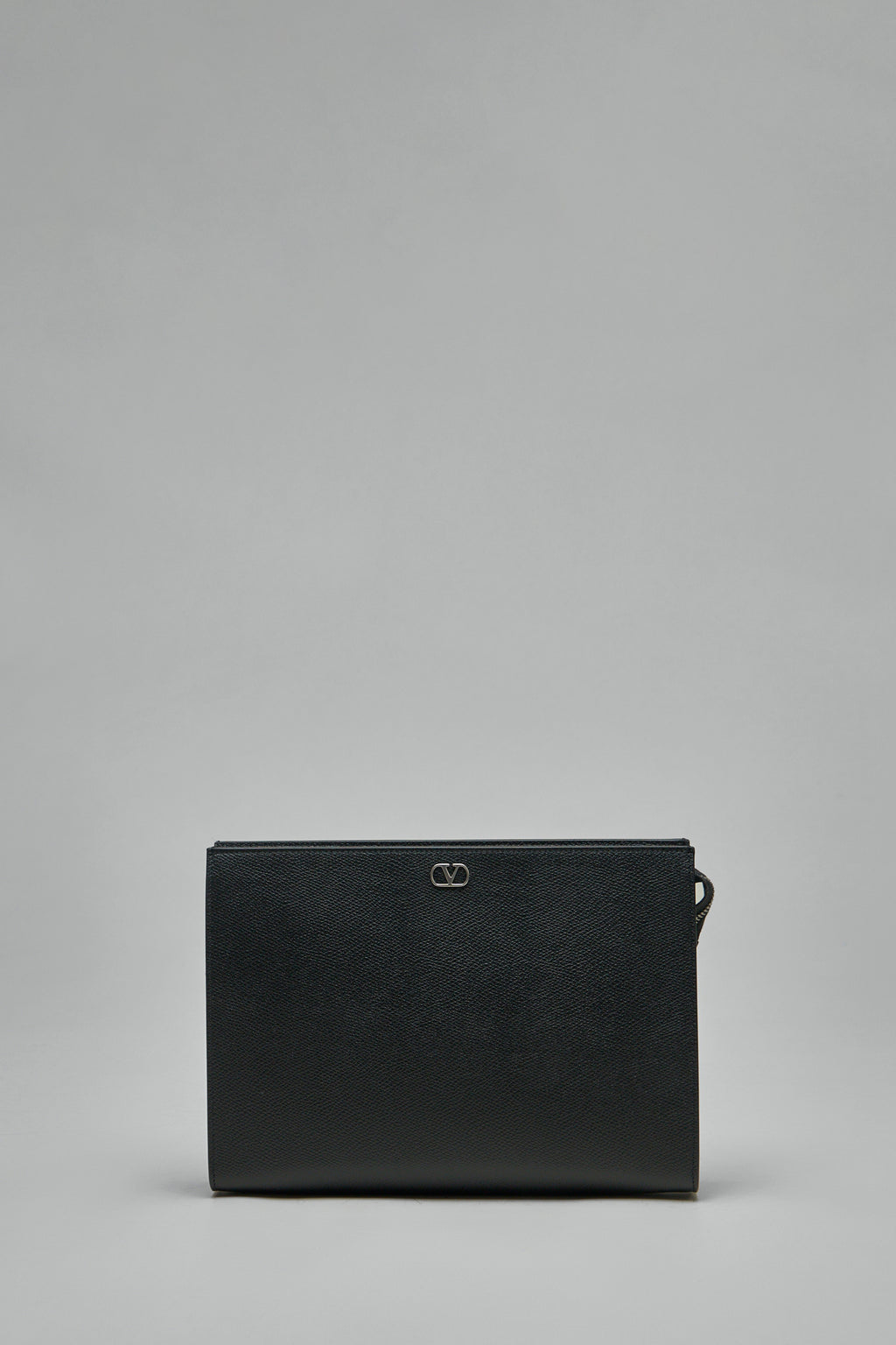 VLogo Signature Grainy Calfskin Pouch