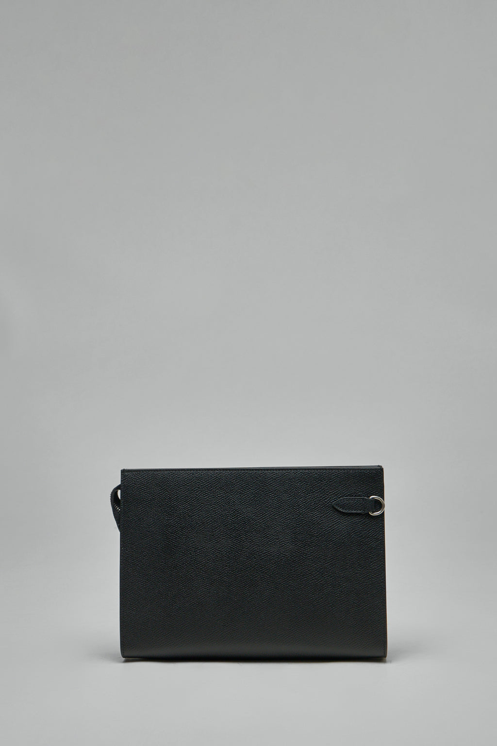 VLogo Signature Grainy Calfskin Pouch