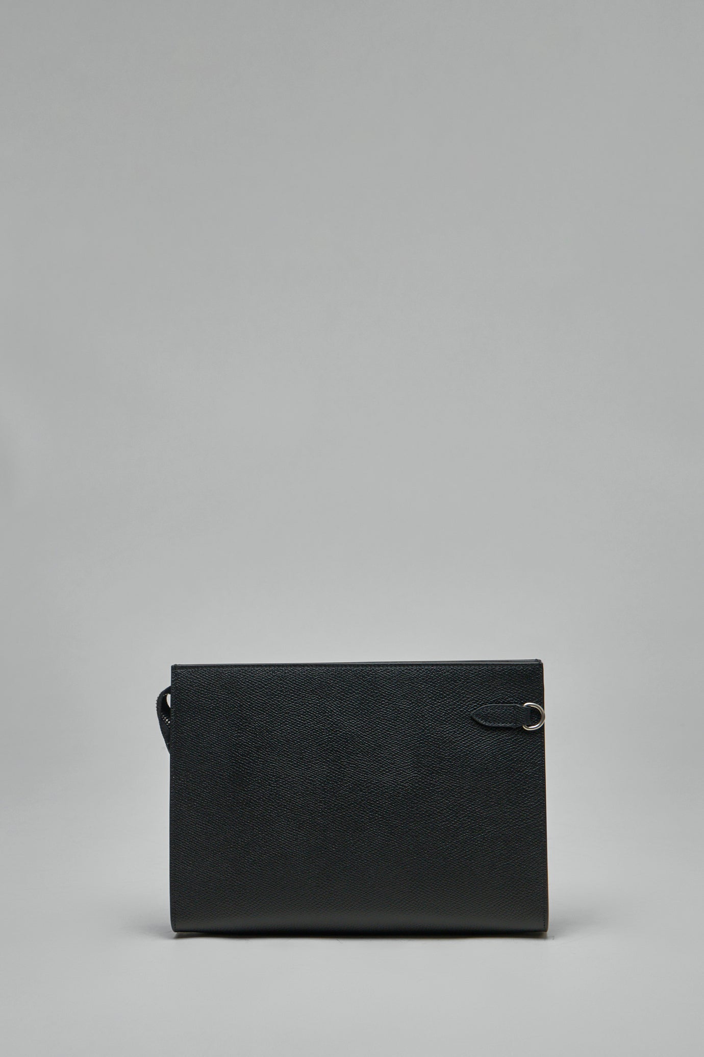 VLogo Signature Grainy Calfskin Pouch