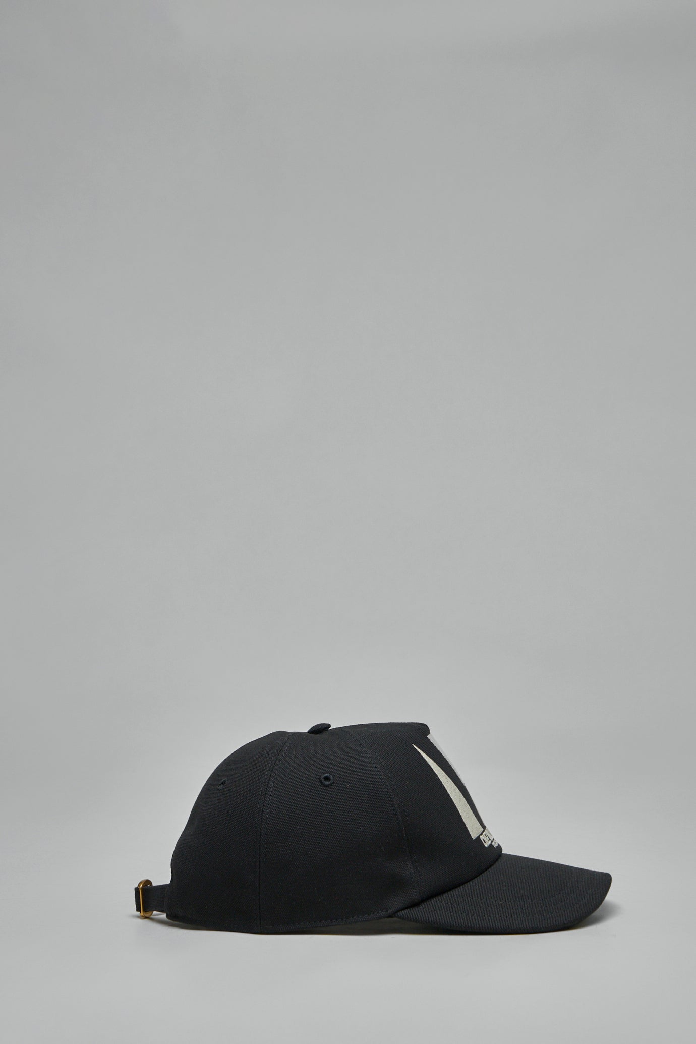 Chez Valentino Baseball Cap with Embroidery