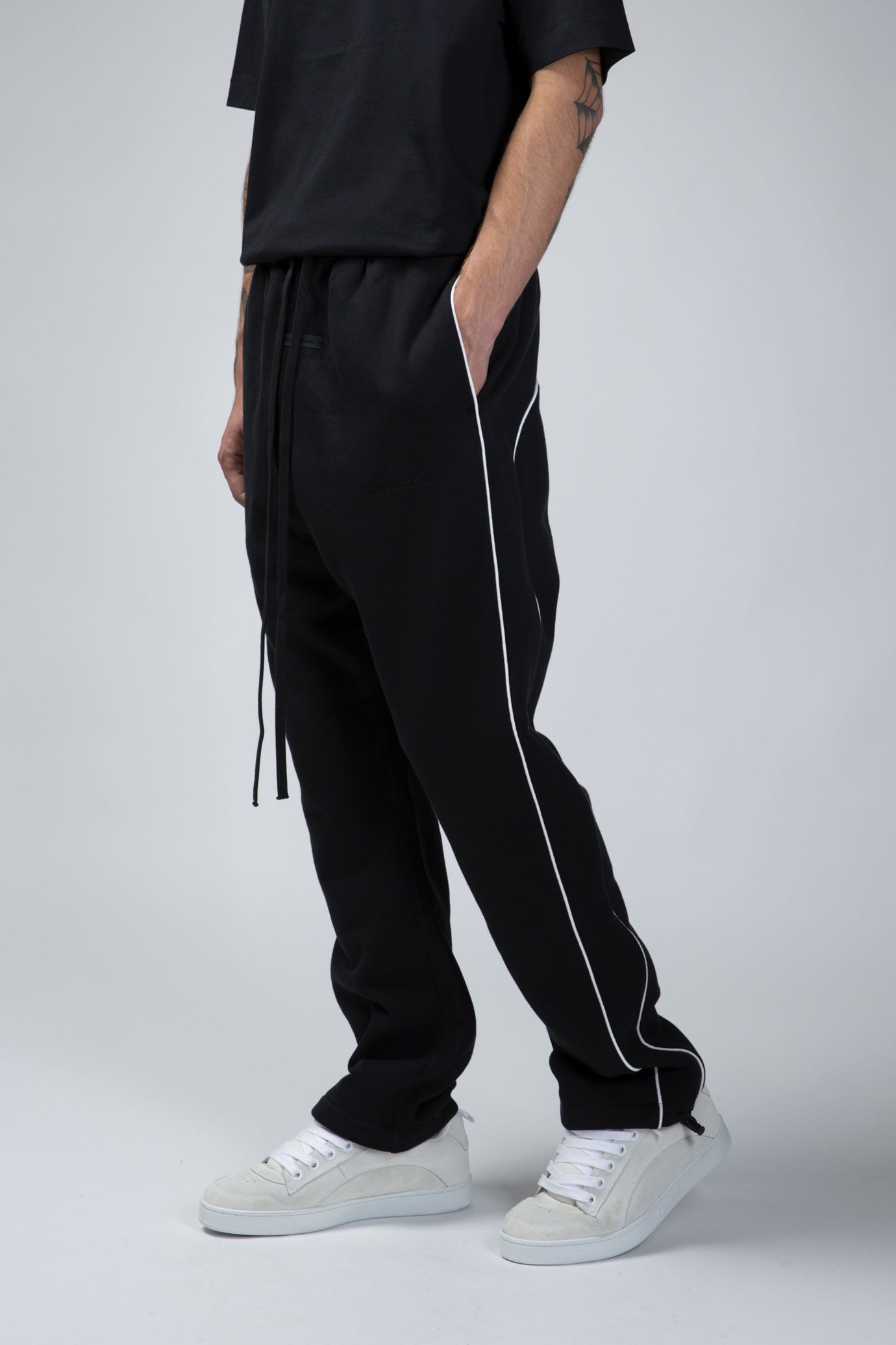 Relaxed Fleece Sweatpant With Piping