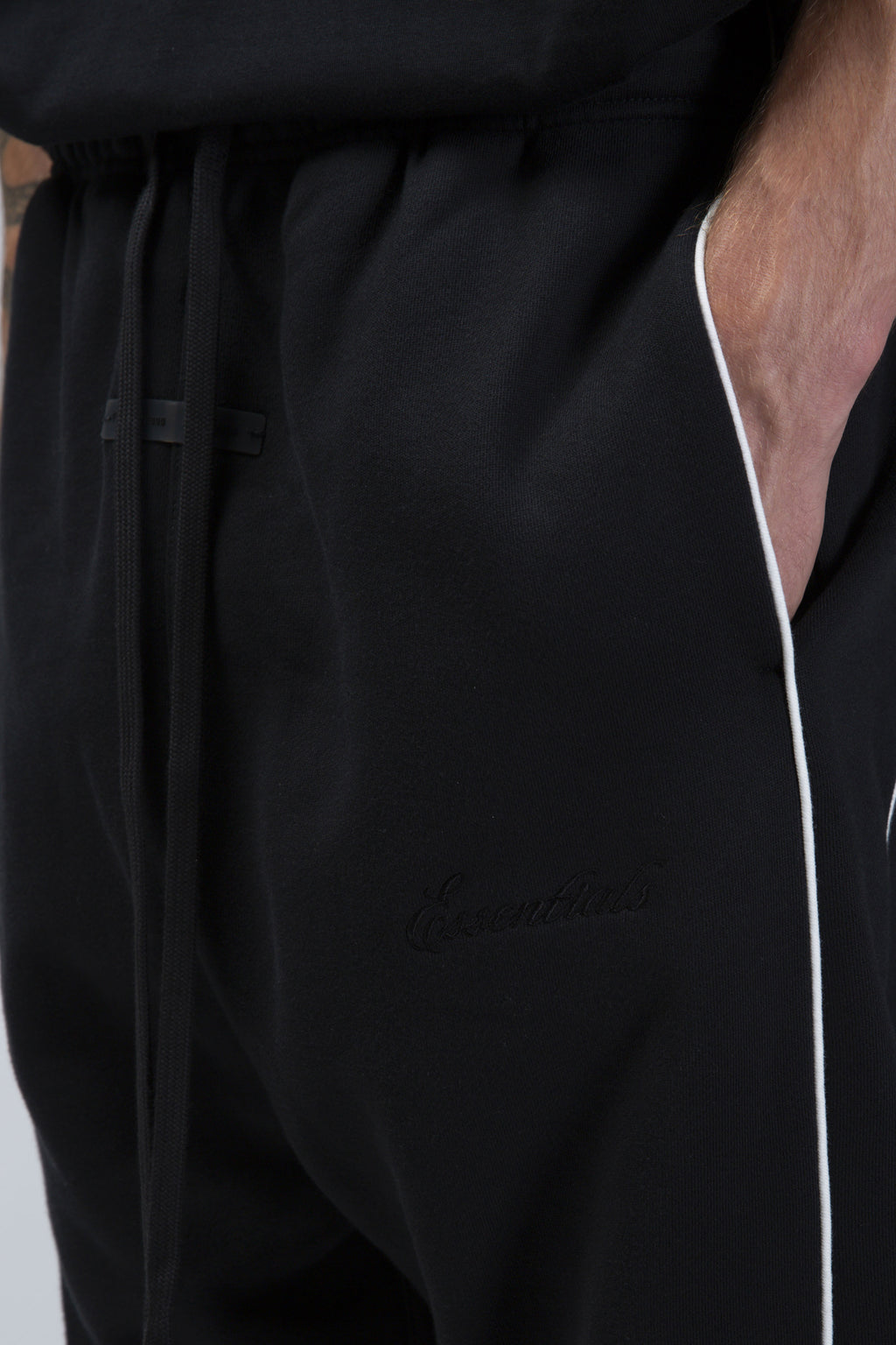 Relaxed Fleece Sweatpant With Piping