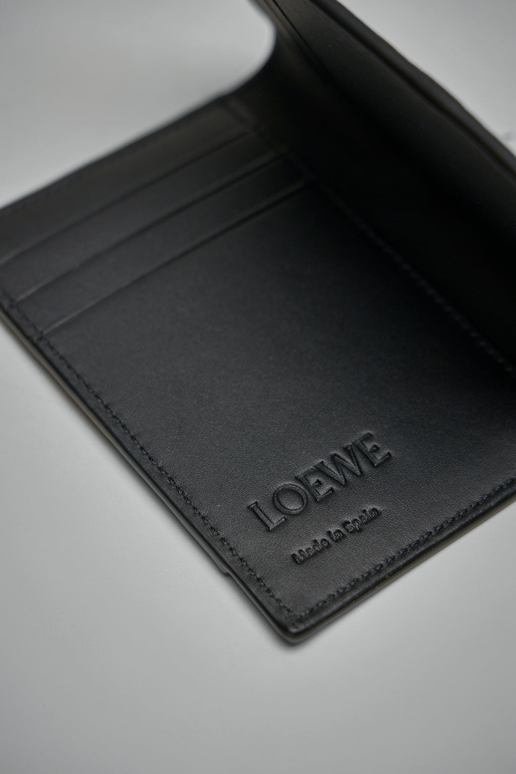 Puzzle Edge Bifold Cardholder