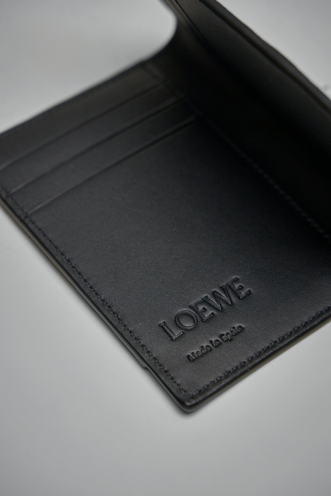 Puzzle Edge Bifold Cardholder