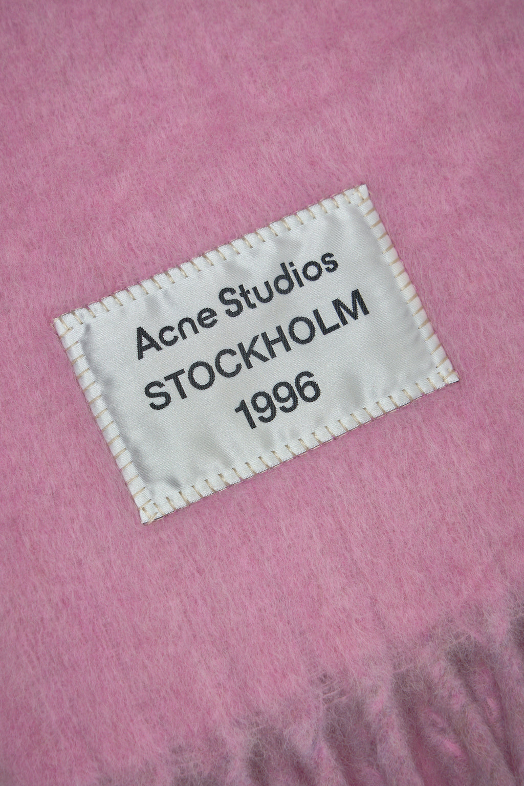 Logo Patch Fringed Scarf