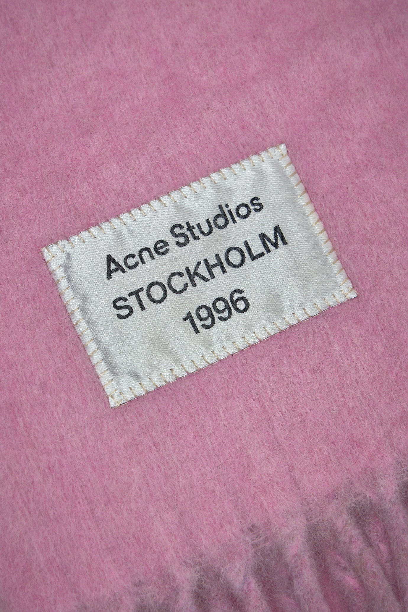 Logo Patch Fringed Scarf