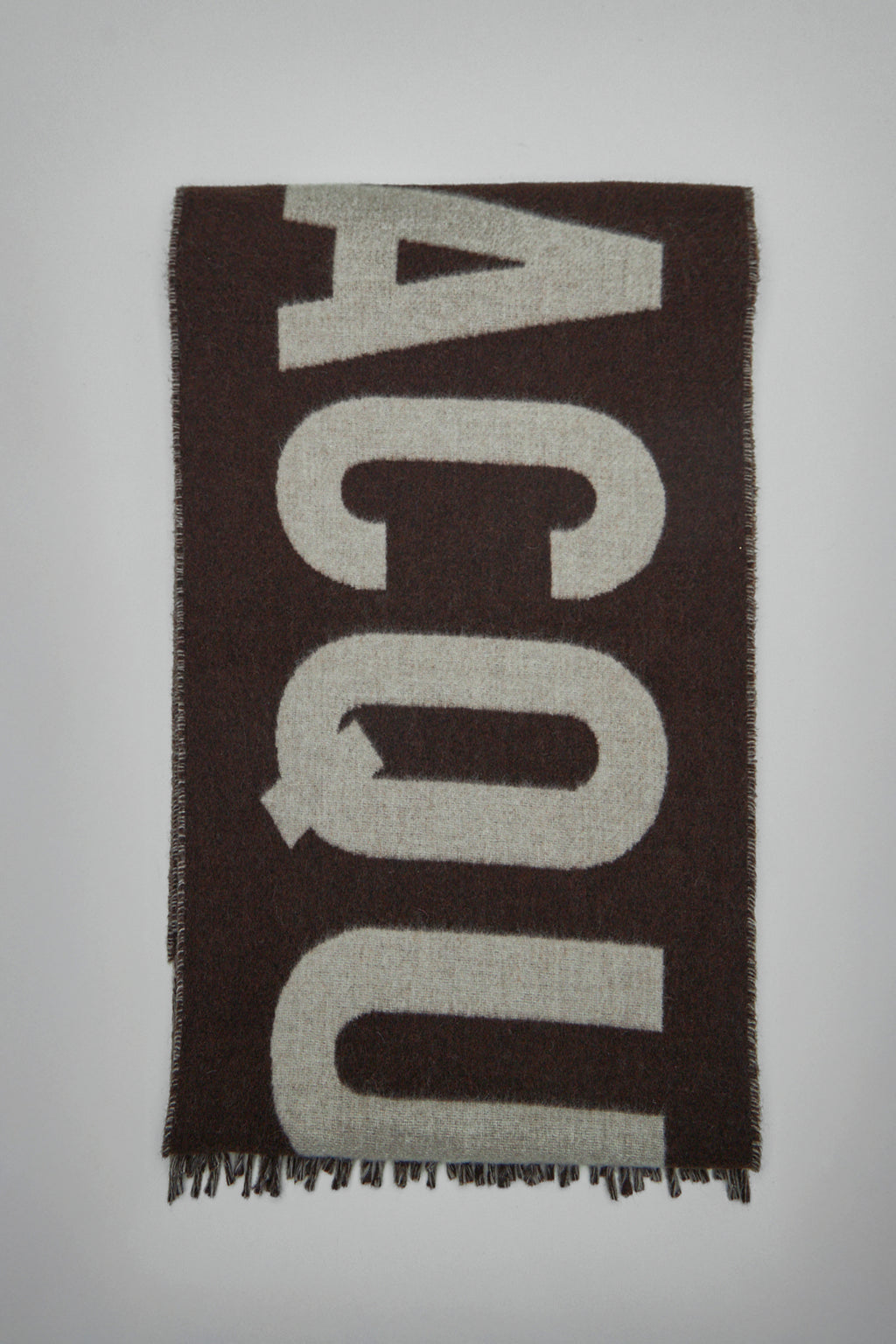 L 'Echarpe Jacquemus