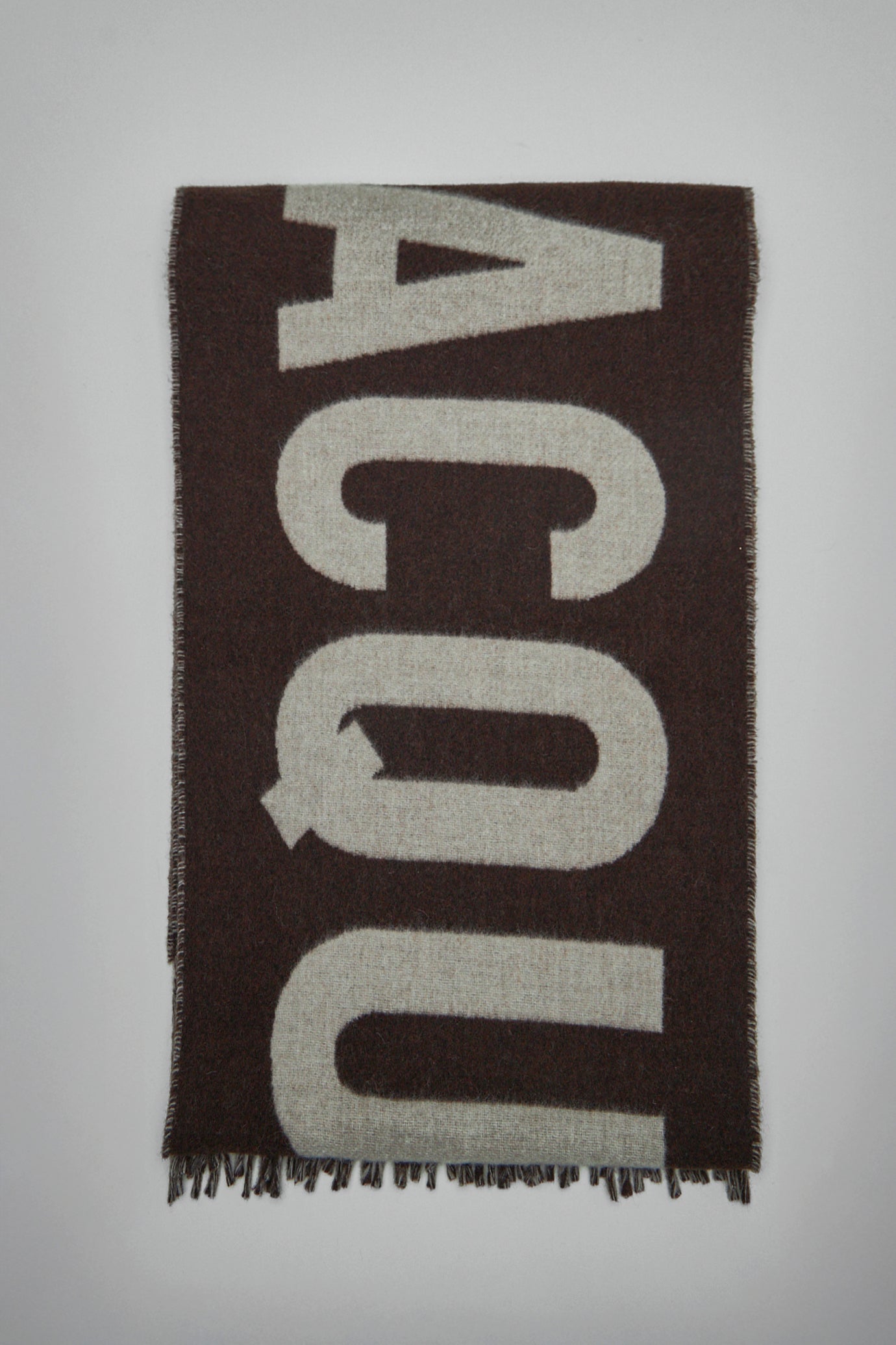 L 'Echarpe Jacquemus