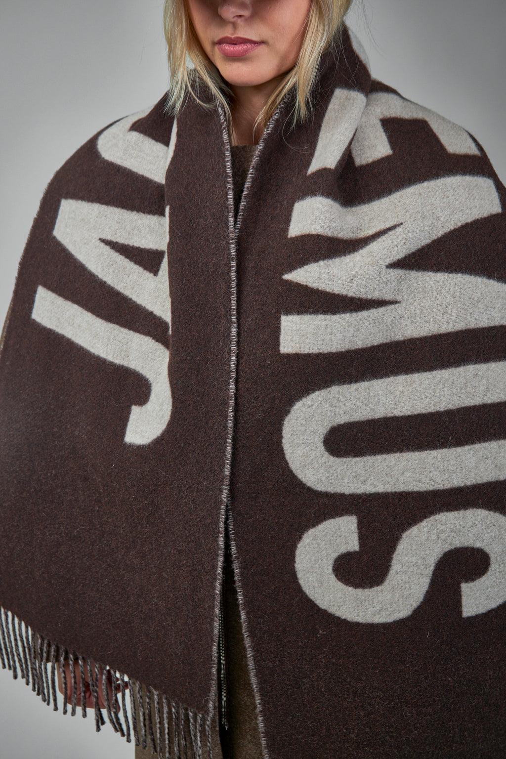 L 'Echarpe Jacquemus