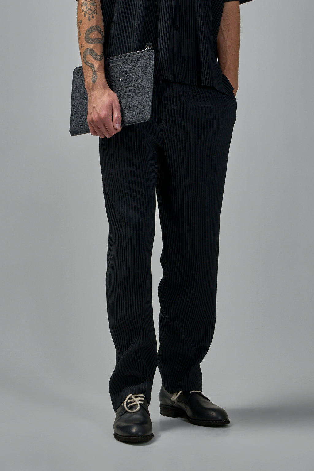 Basics Pleated Pants