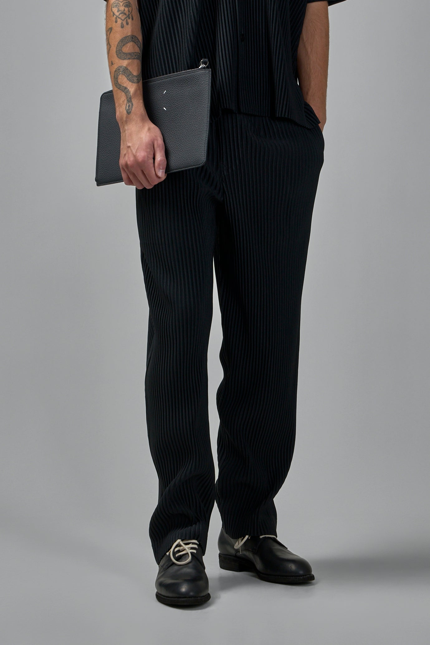 Basics Pleated Pants