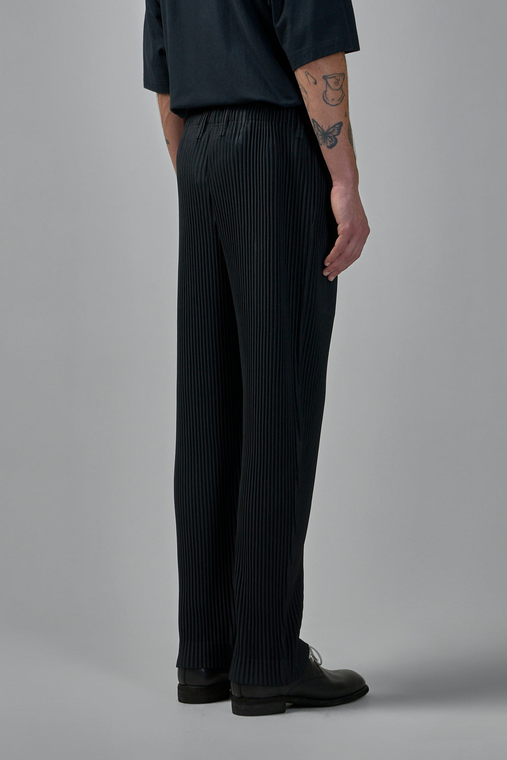 Basics Pleated Pants