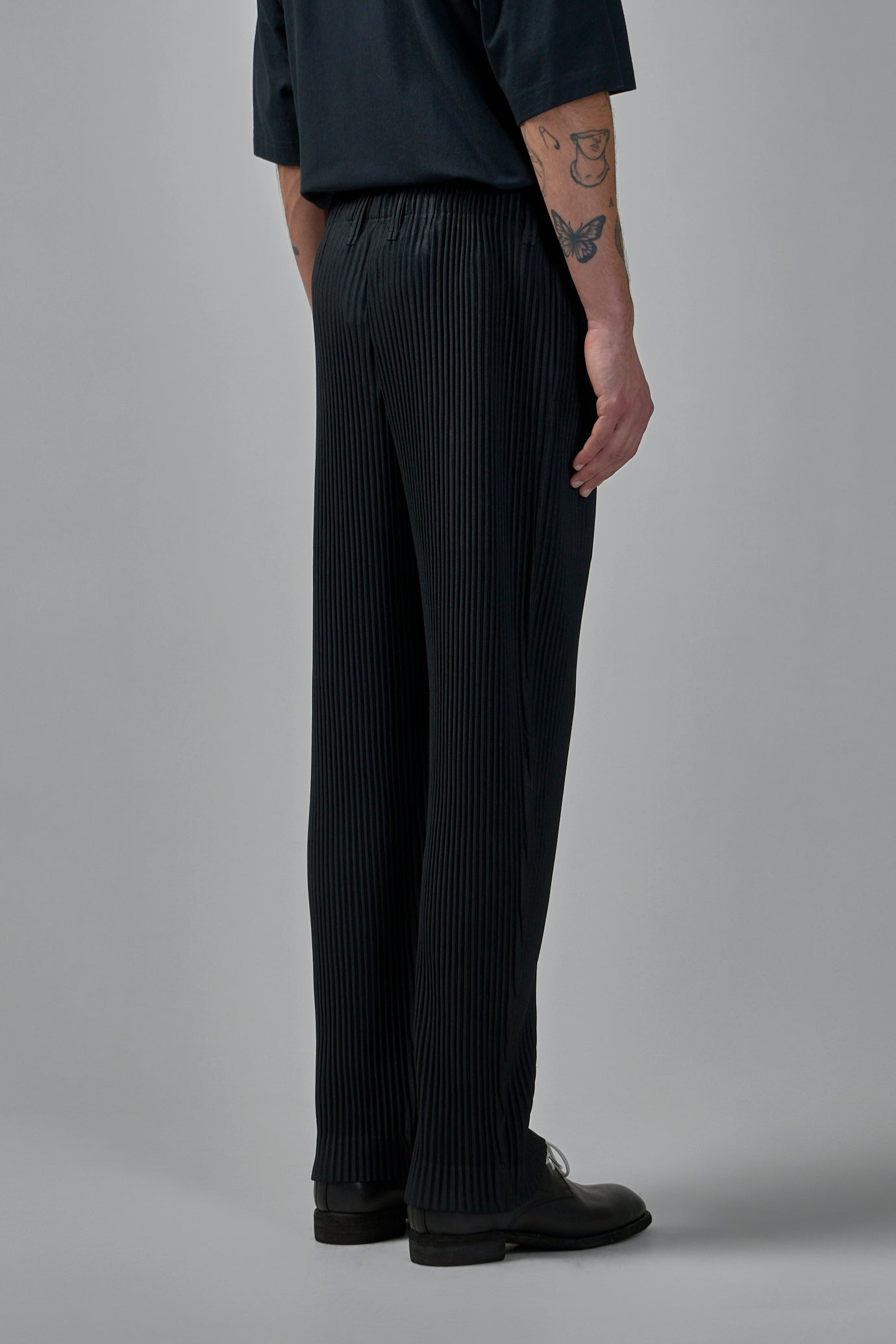 Basics Pleated Pants