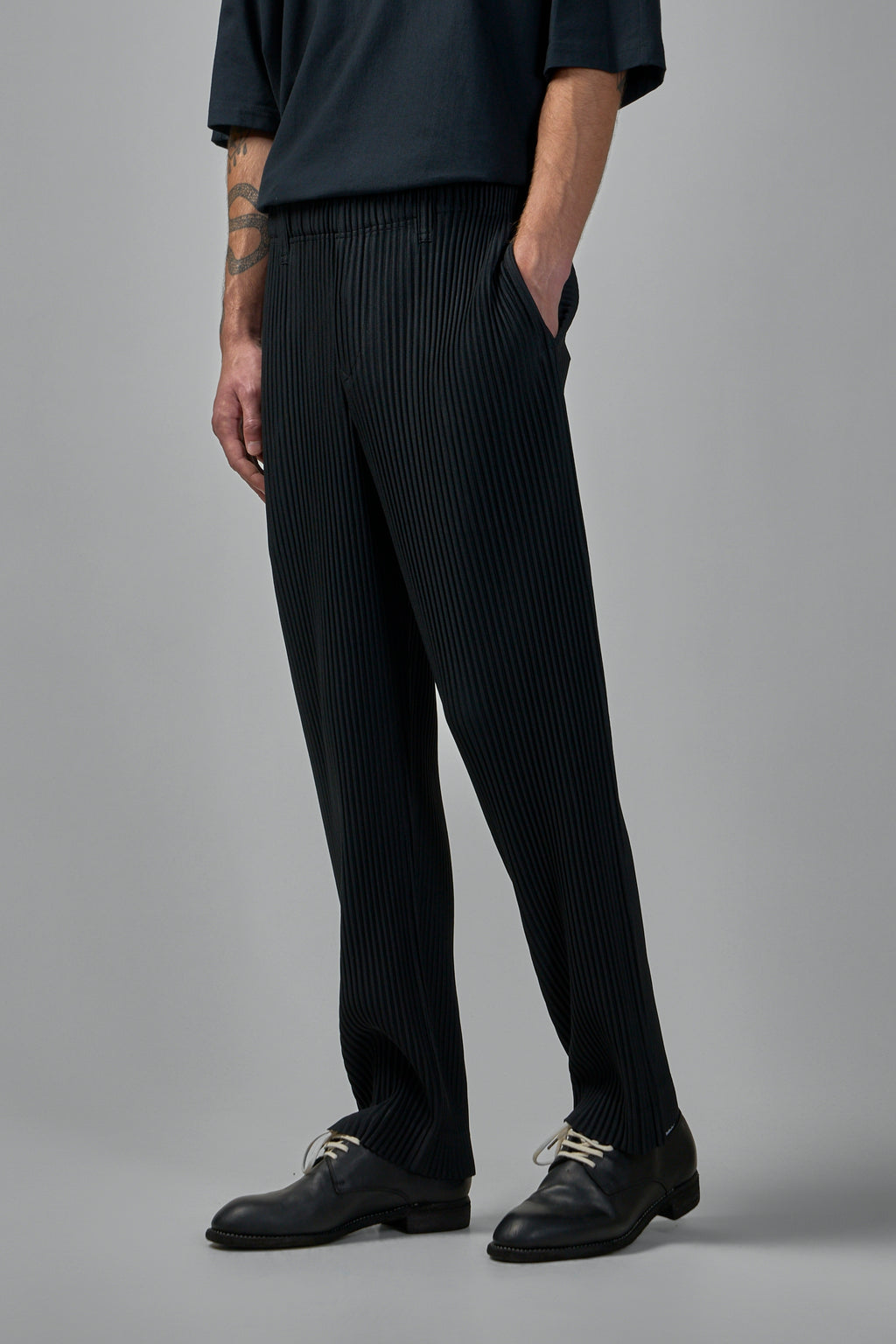 Basics Pleated Pants