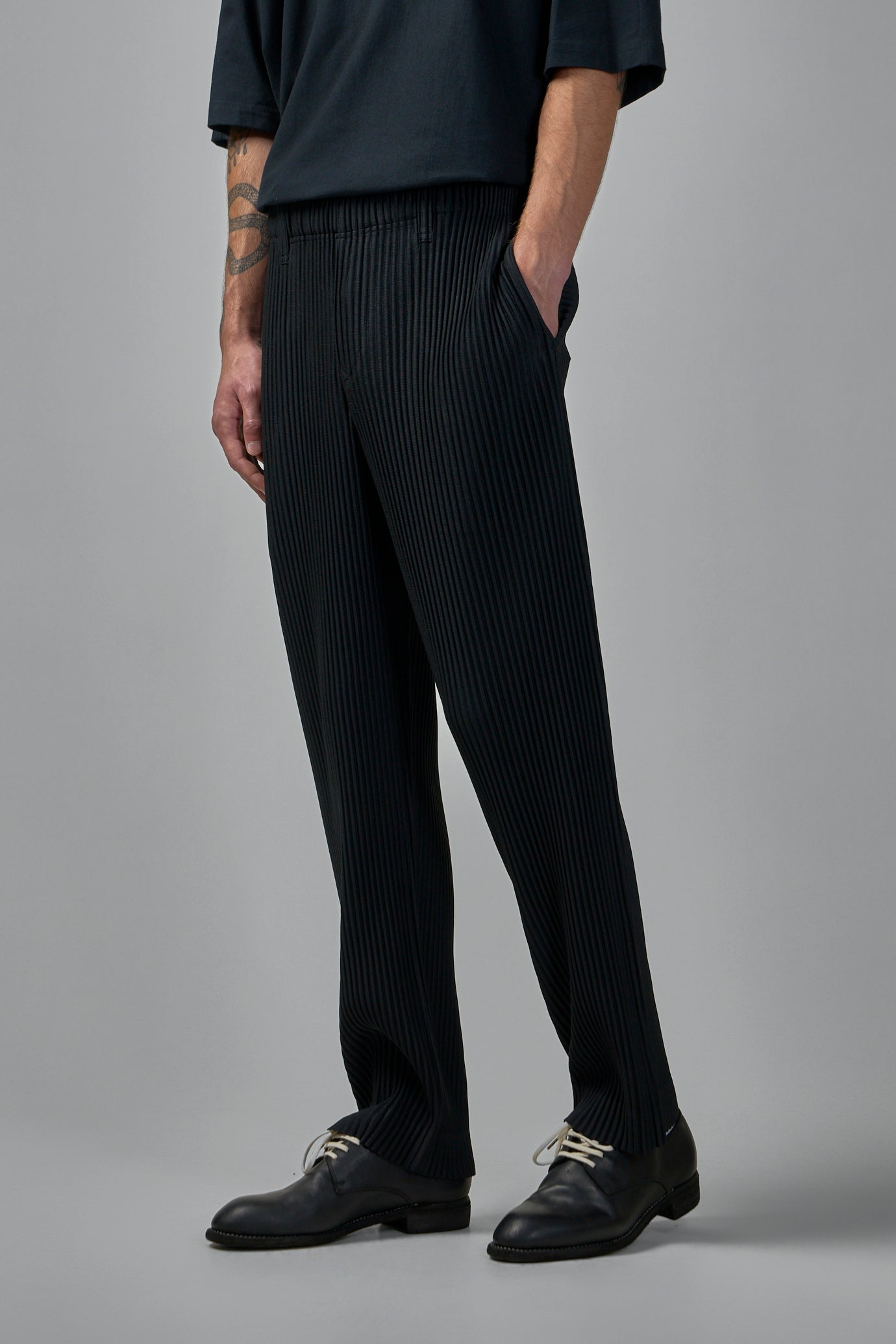 Basics Pleated Pants