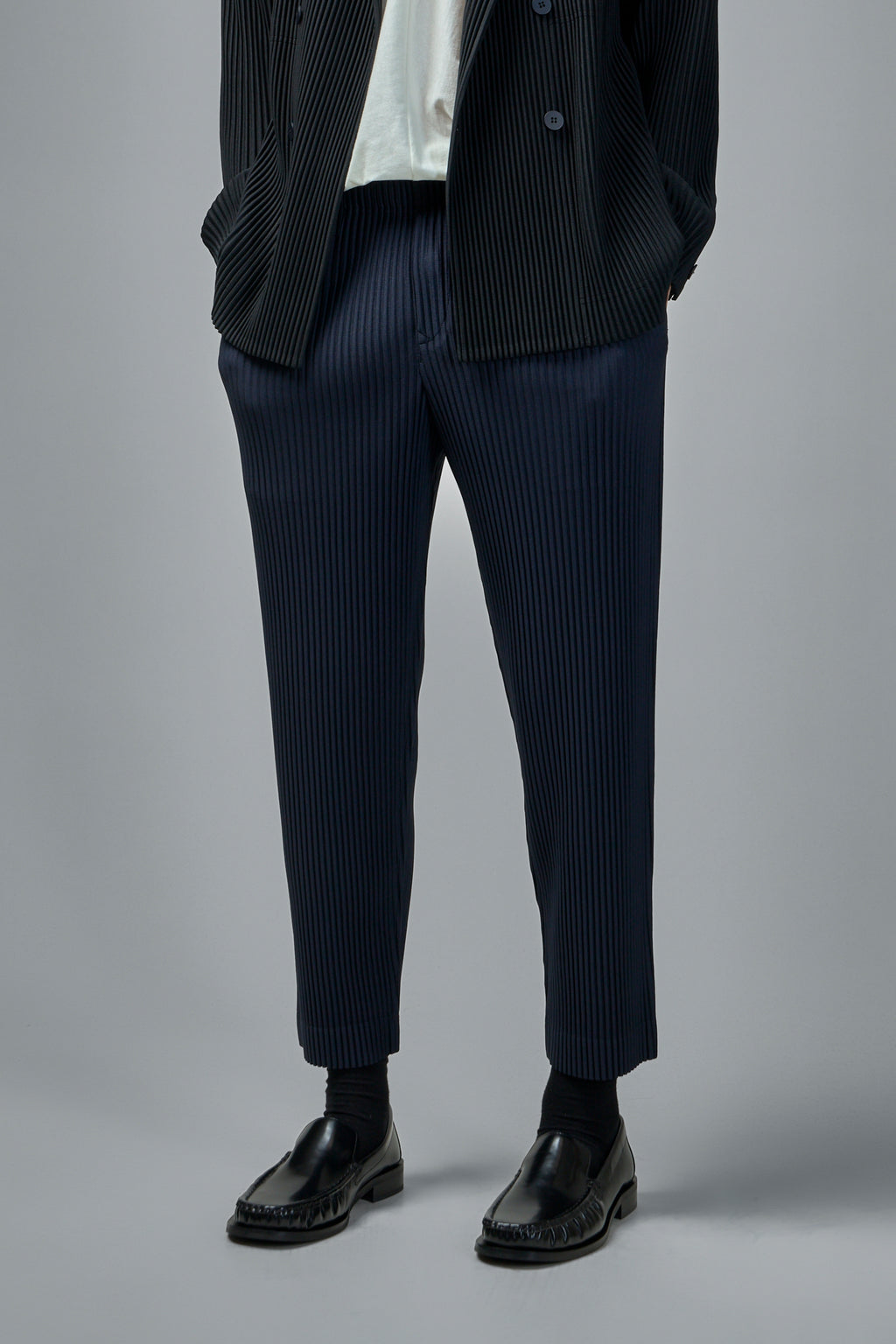 Basics Pleated Pants