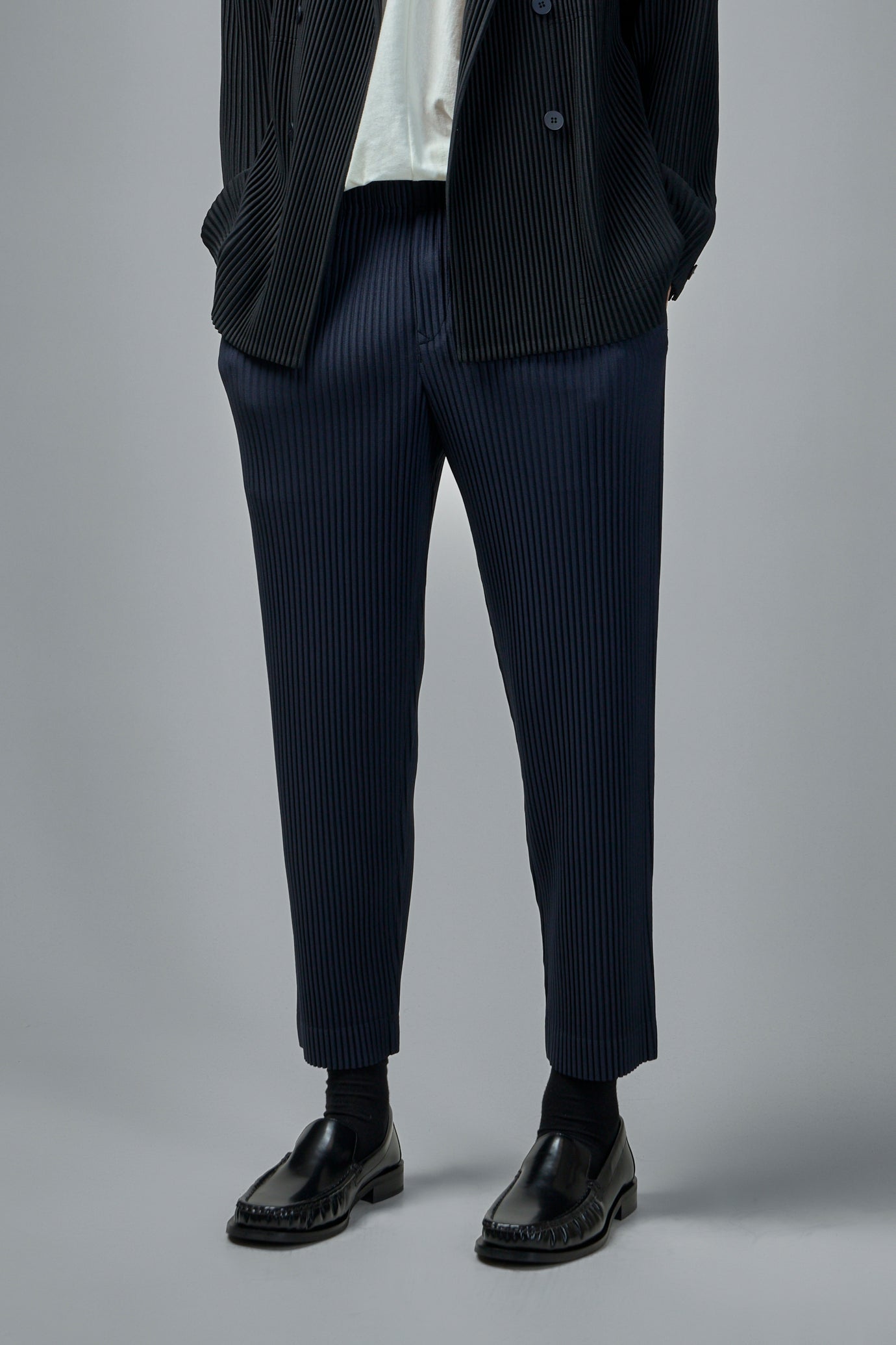 Basics Pleated Pants