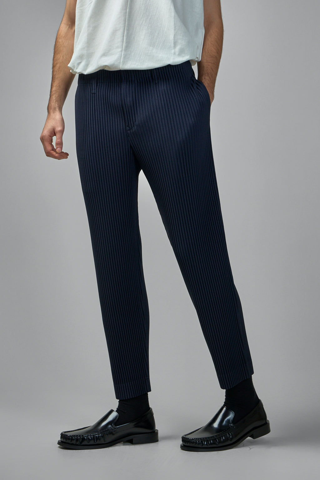 Basics Pleated Pants