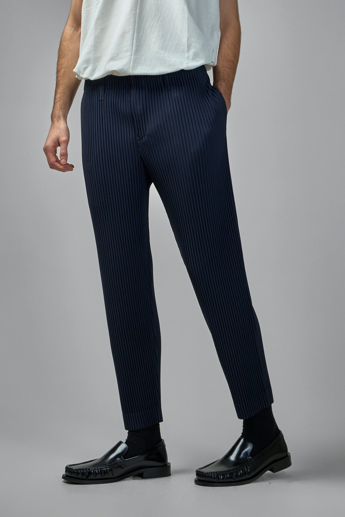 Basics Pleated Pants