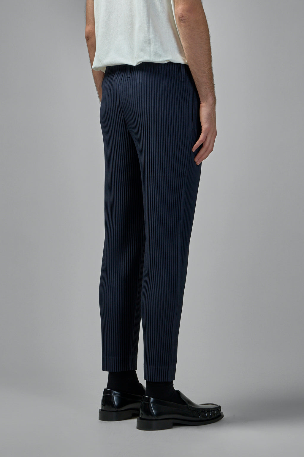 Basics Pleated Pants