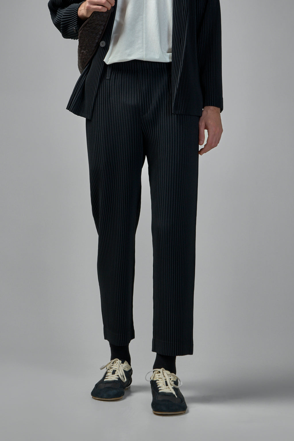 Basics Pleated Pants