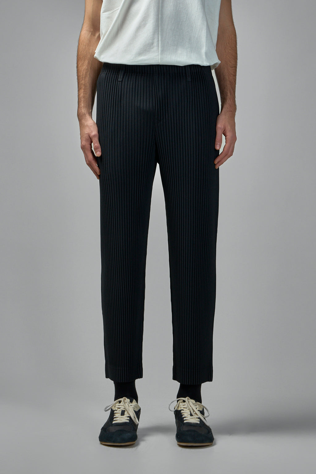 Basics Pleated Pants