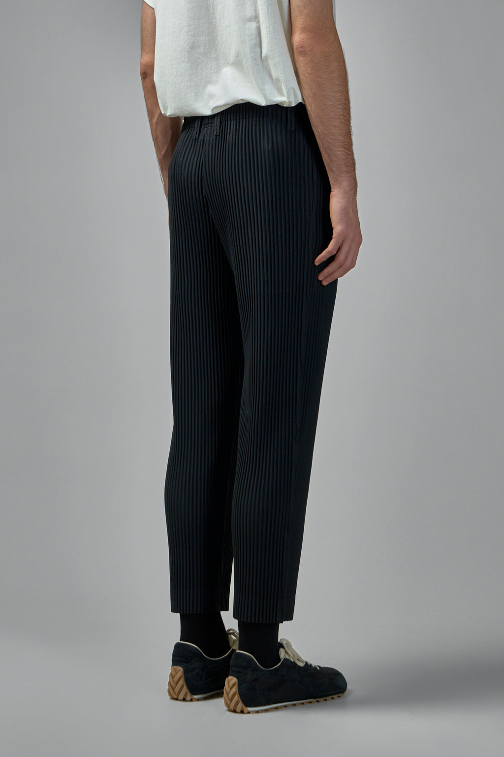 Basics Pleated Pants