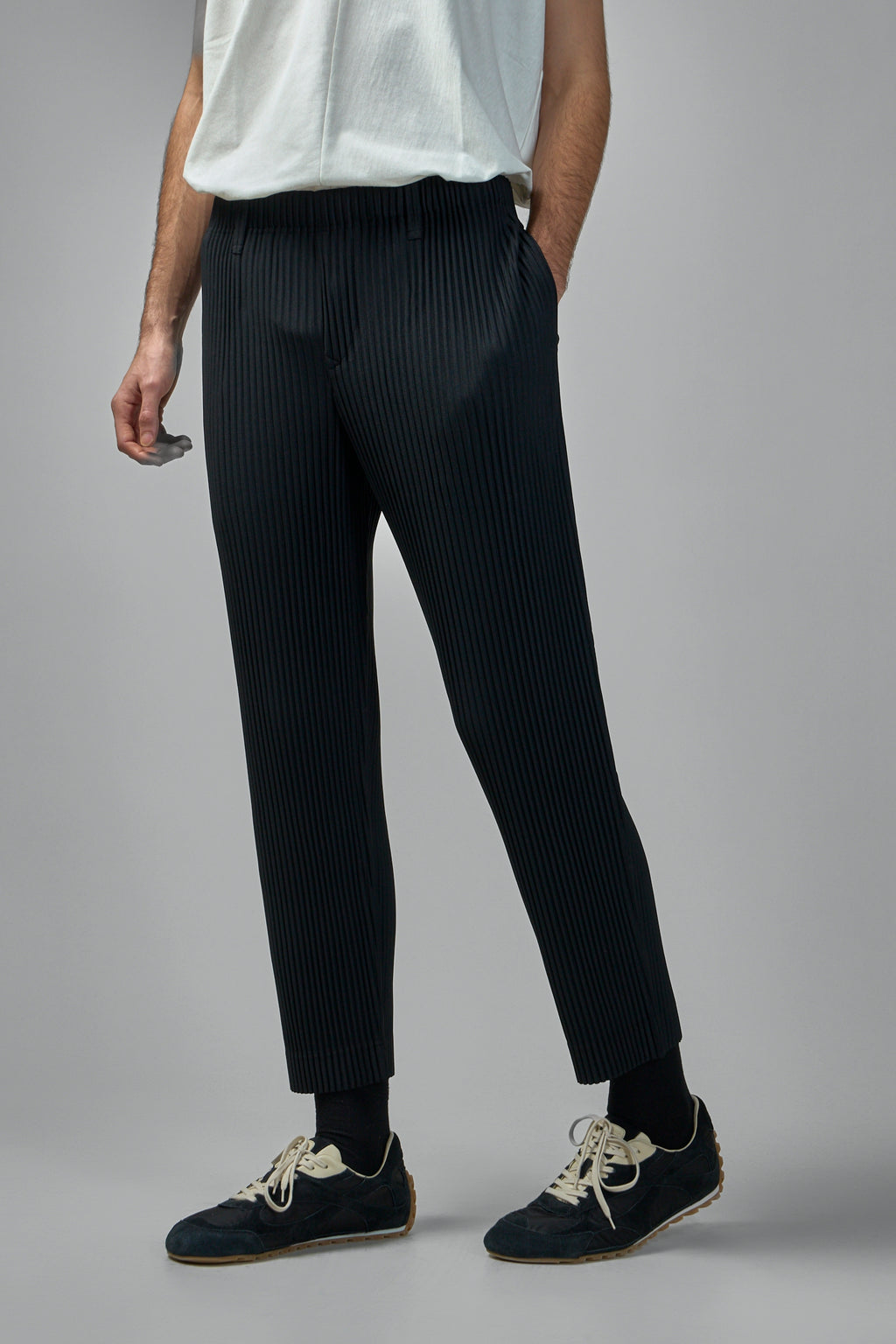 Basics Pleated Pants