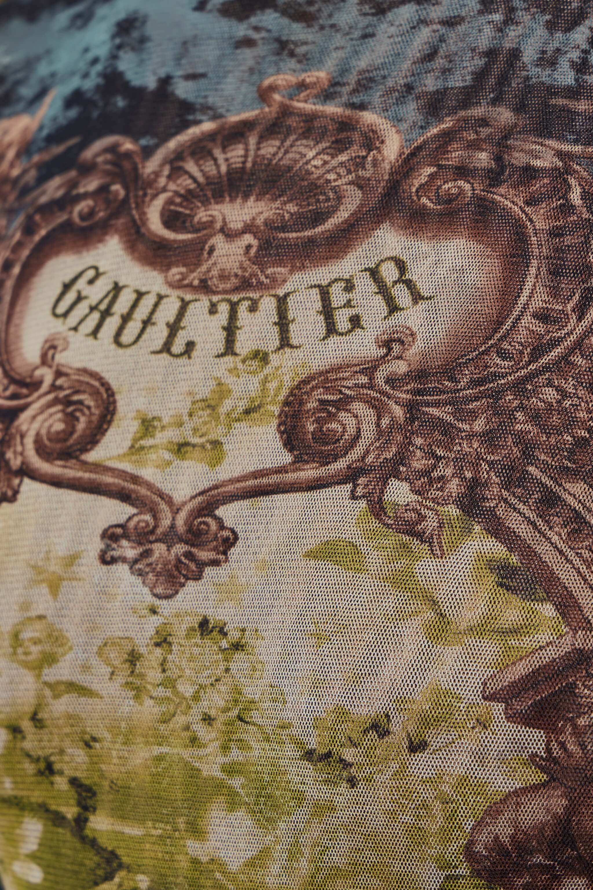 Mesh Body with Open Back Printed Medaillon