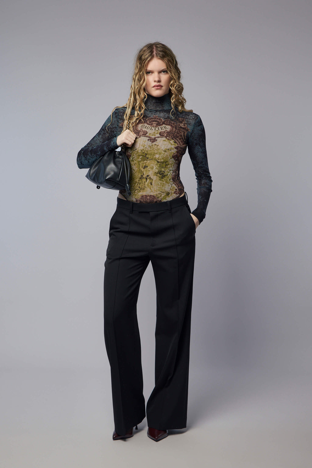 Mesh Body with Open Back Printed Medaillon