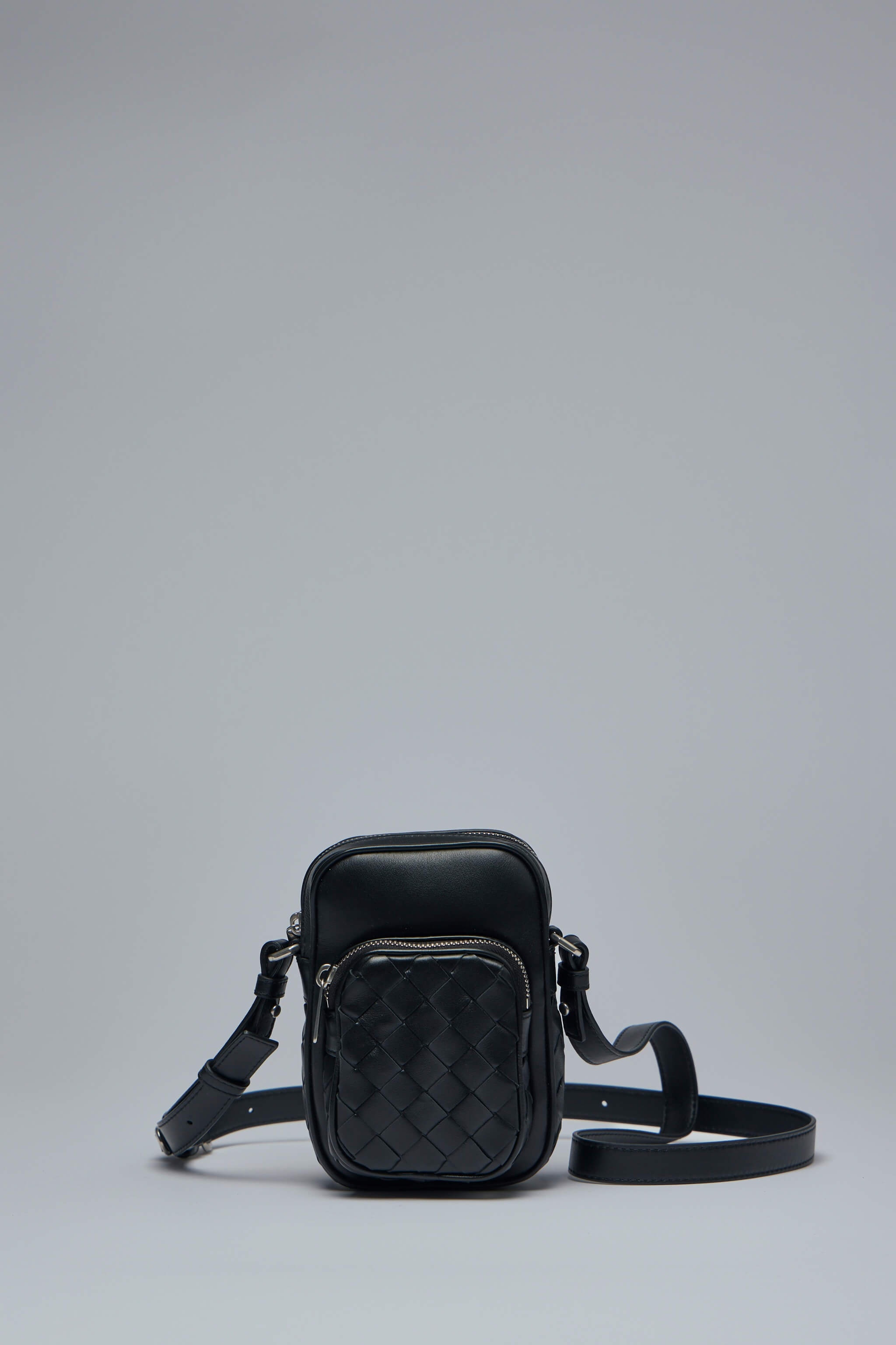 Bottega Veneta Crossbody Bags - Avenue Intreccio 15 – LABELS