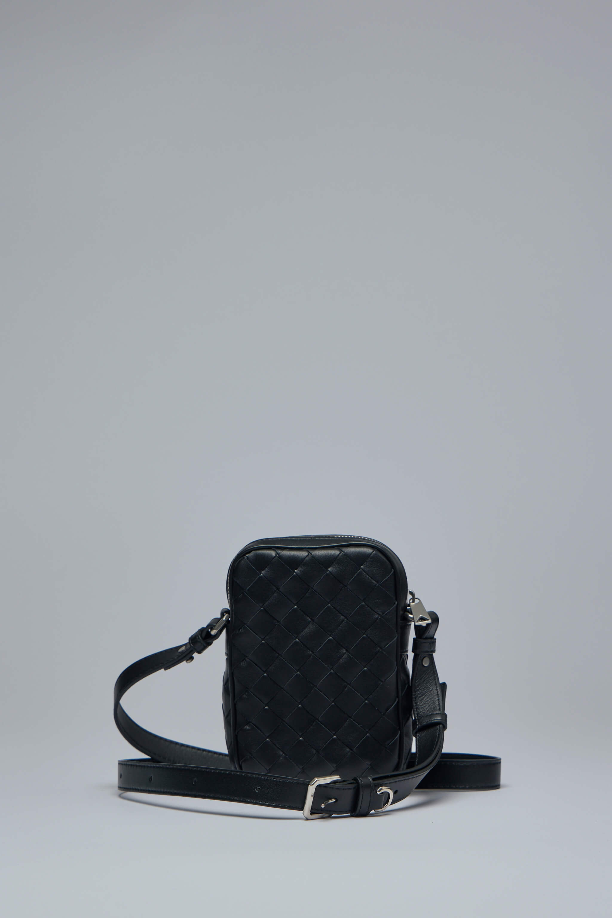 Bottega Veneta Crossbody Bags - Avenue Intreccio 15 – LABELS